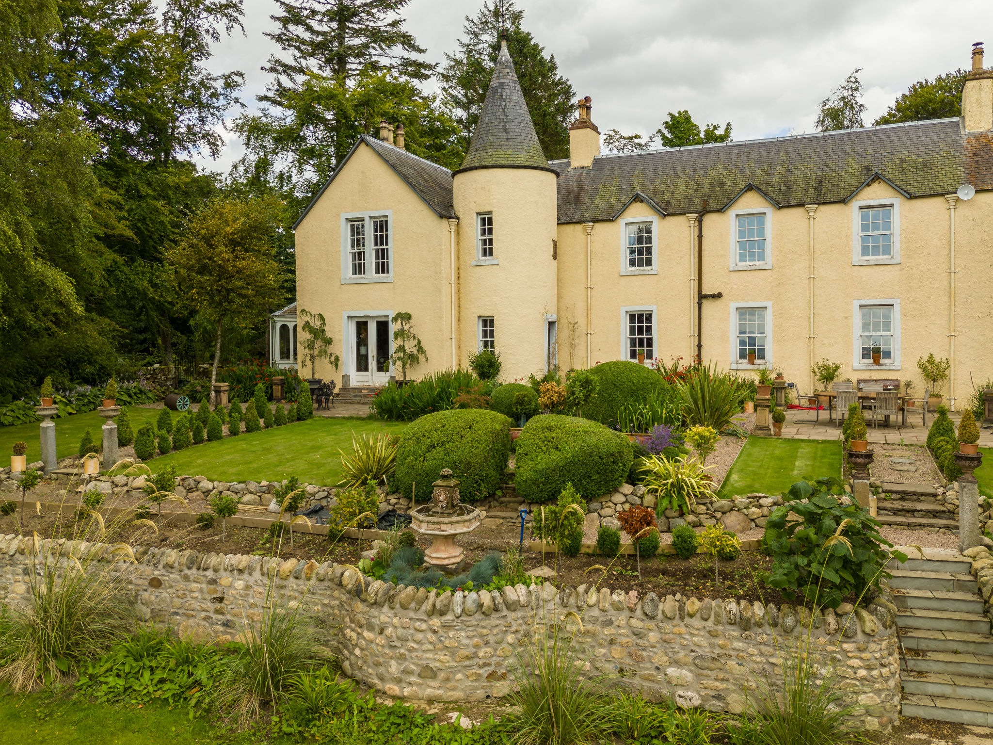 Glenquiech House-Buiten
