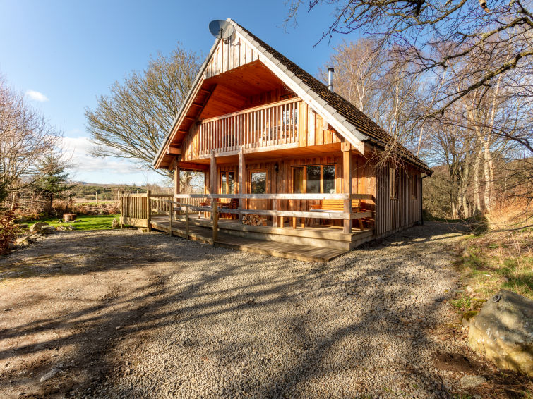 "Deveron Lodge", 4-Zimmer-Chalet. Sehr geschmackvoll eingerichtet: offenes Wohn-/Esszimmer. 1 Doppelzimmer mit 2 Betten. Offene Küche (Backofen, Tiefkühler, Grill). Bad/Dusche. E-Heizung. Obergescho..