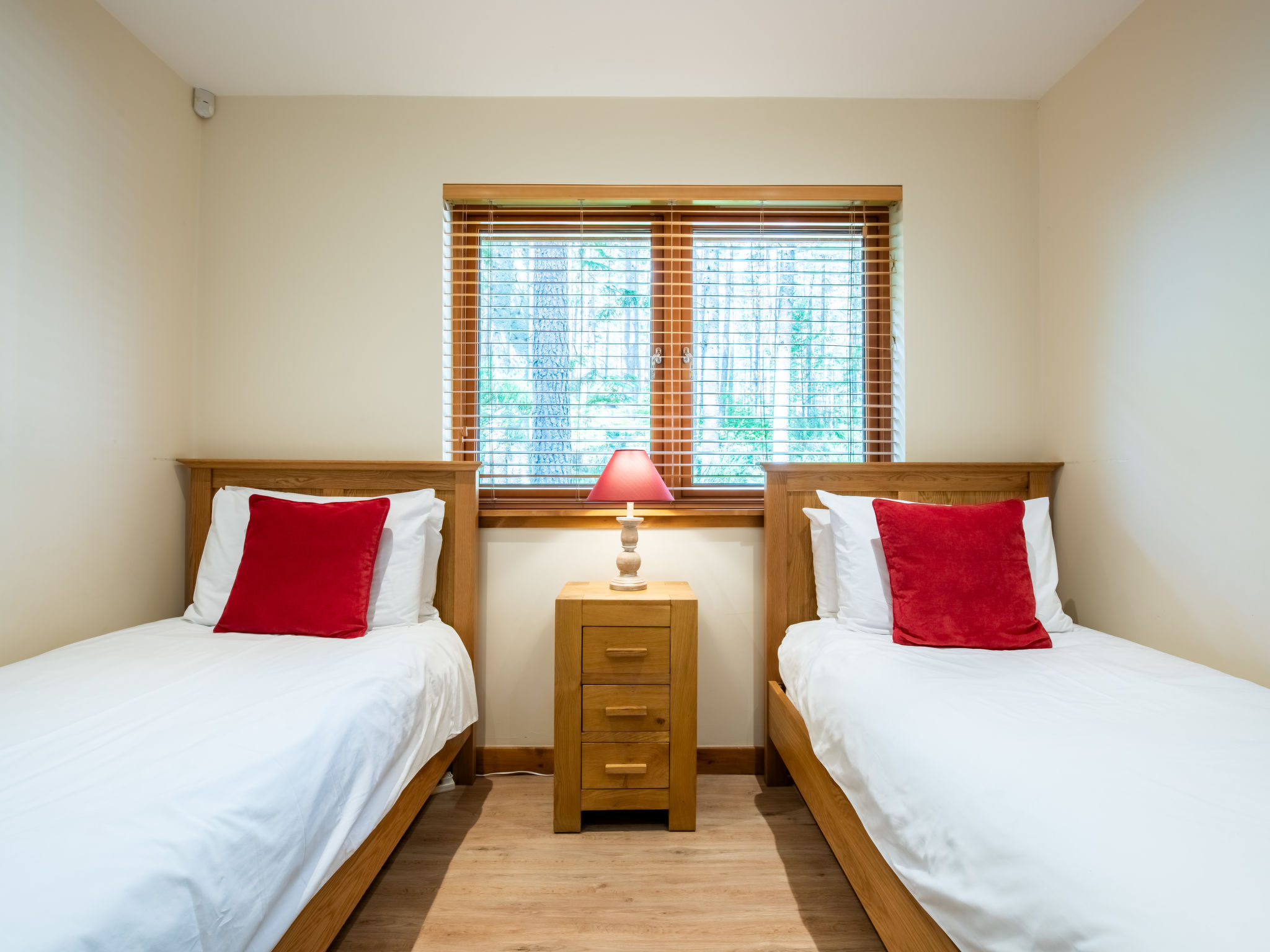 Red Squirrel Lodge - Inside