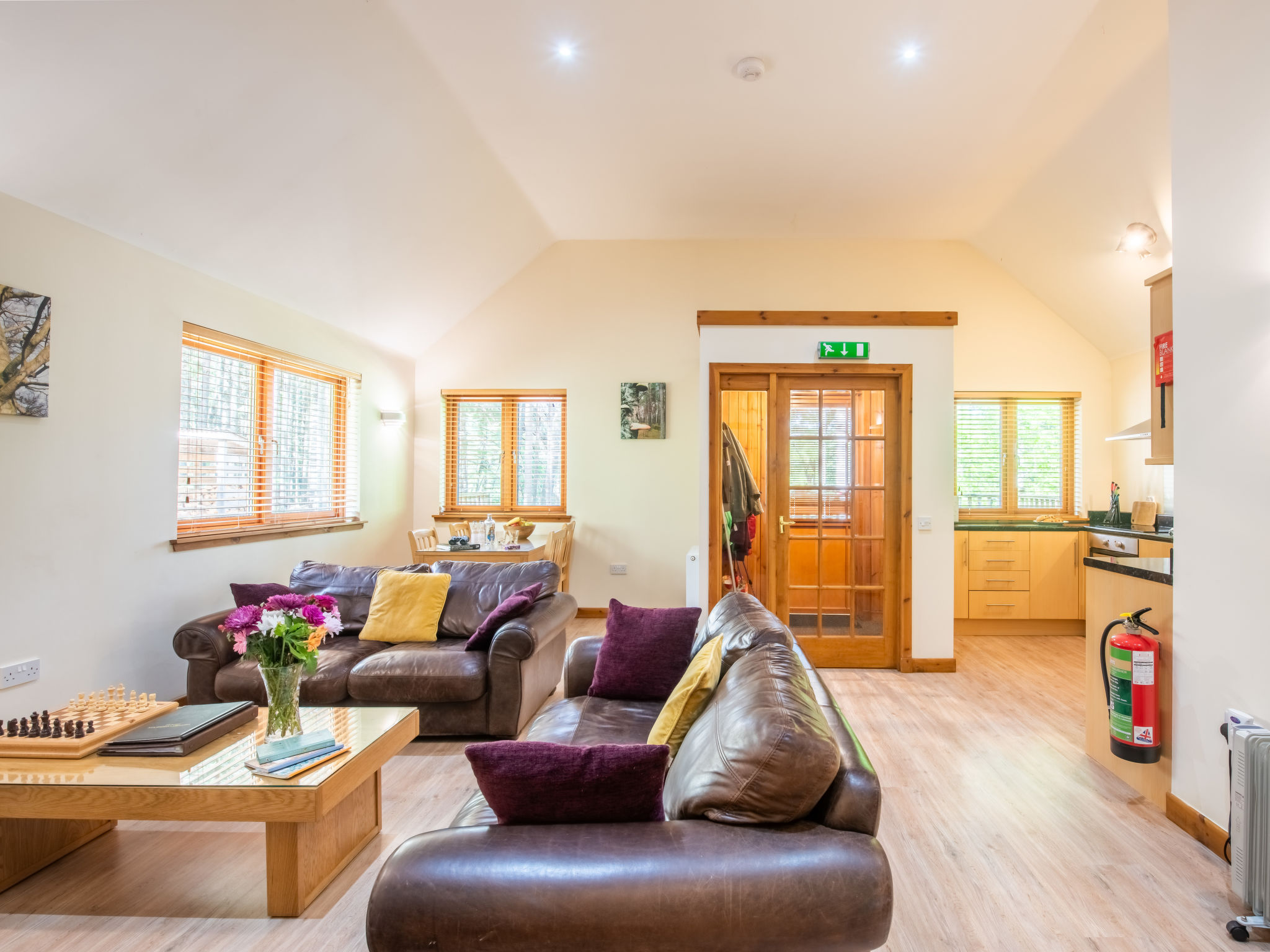 Red Squirrel Lodge - Inside
