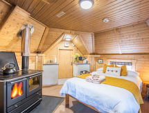 Distiller’s Bothy: knusse blokhut voor 4 in Cairngorms National Park - thumbnail 1