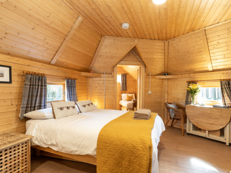 Open haard en rust in chalet Ghillie’s Bothy bij Ballater in Logie Coldstone