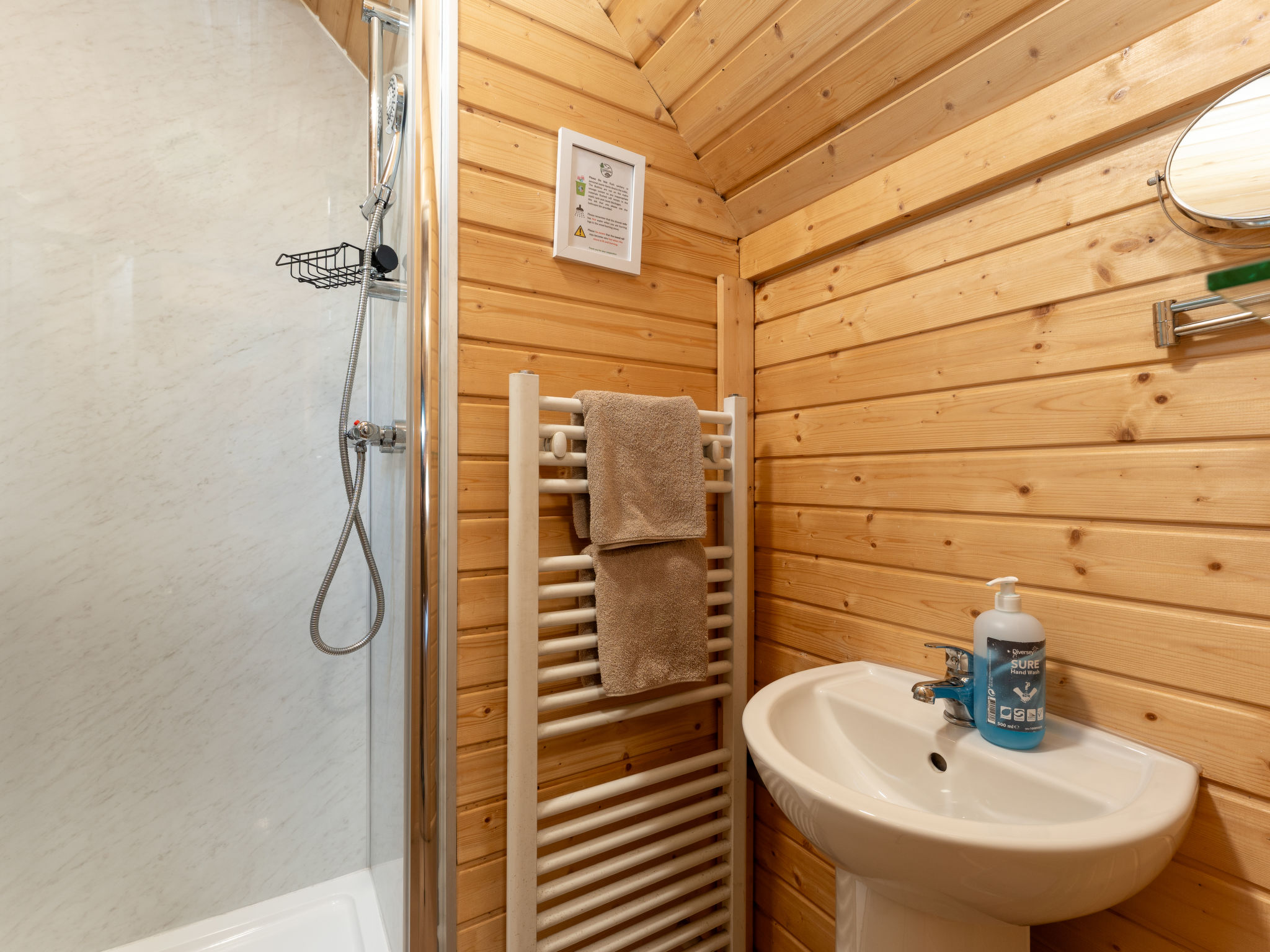 Ghillie’s Bothy-Binnen