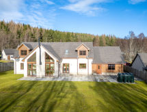 Moderne 4-slaapkamer villa aan de golfbaan bij Aviemore - thumbnail 1