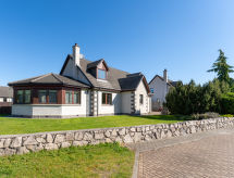 Stijlvolle 5-slaapkamer villa met hot tub aan de voet van de Cairngorms - thumbnail 1