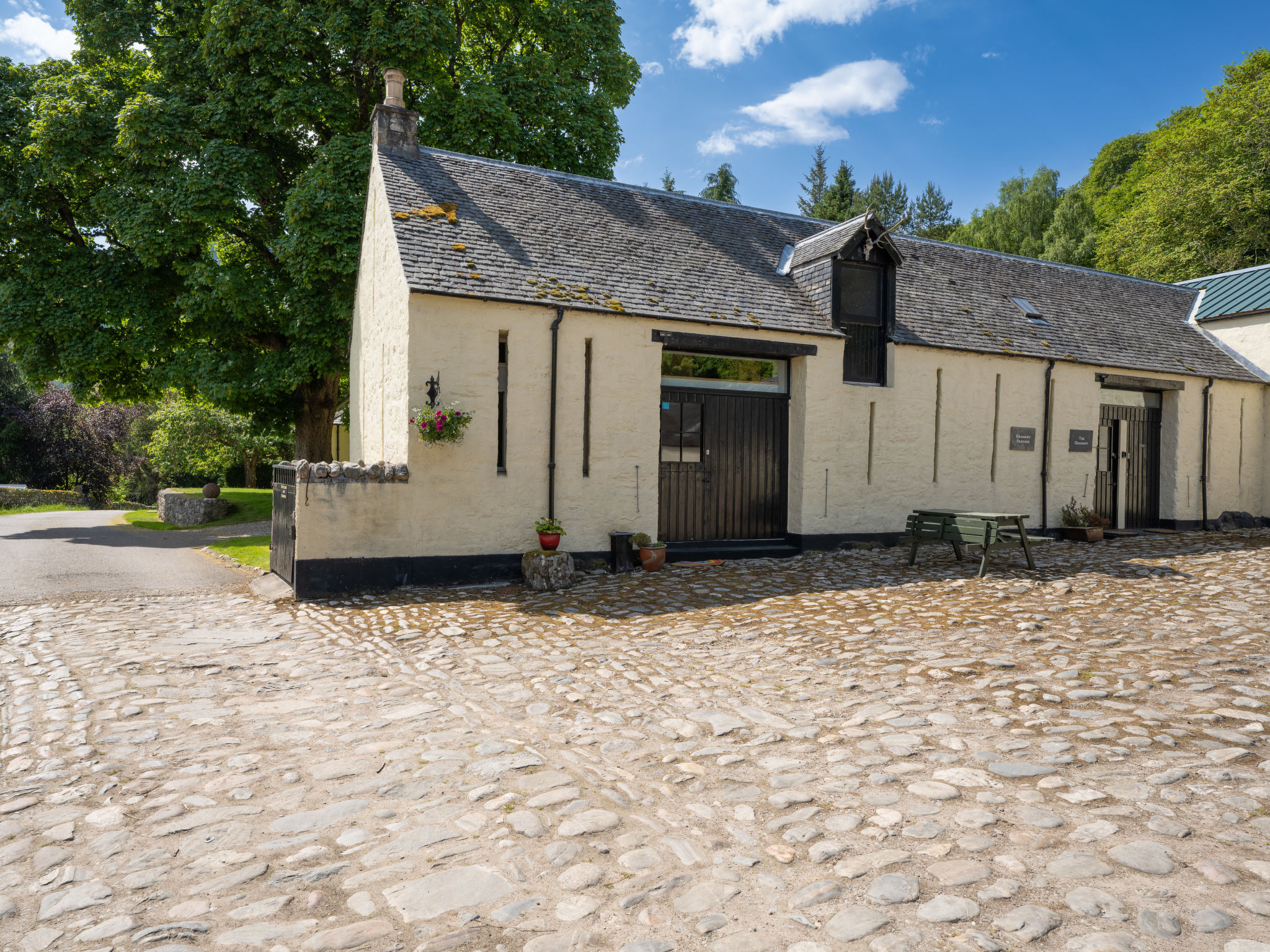 Loch Ness Granary - Draußen