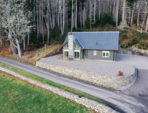 Luxe cottage Kennel House: 20 meter van Loch Ness met uitzicht op de bergen - thumbnail 6