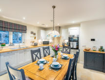 Luxe cottage Kennel House: 20 meter van Loch Ness met uitzicht op de bergen - thumbnail 2