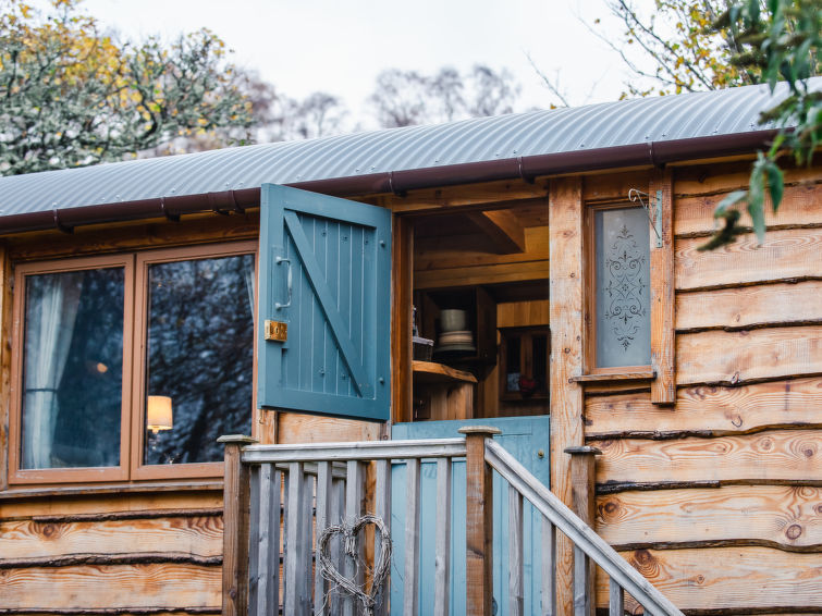 Shepherds Hut Accommodation in Drumnadrochit