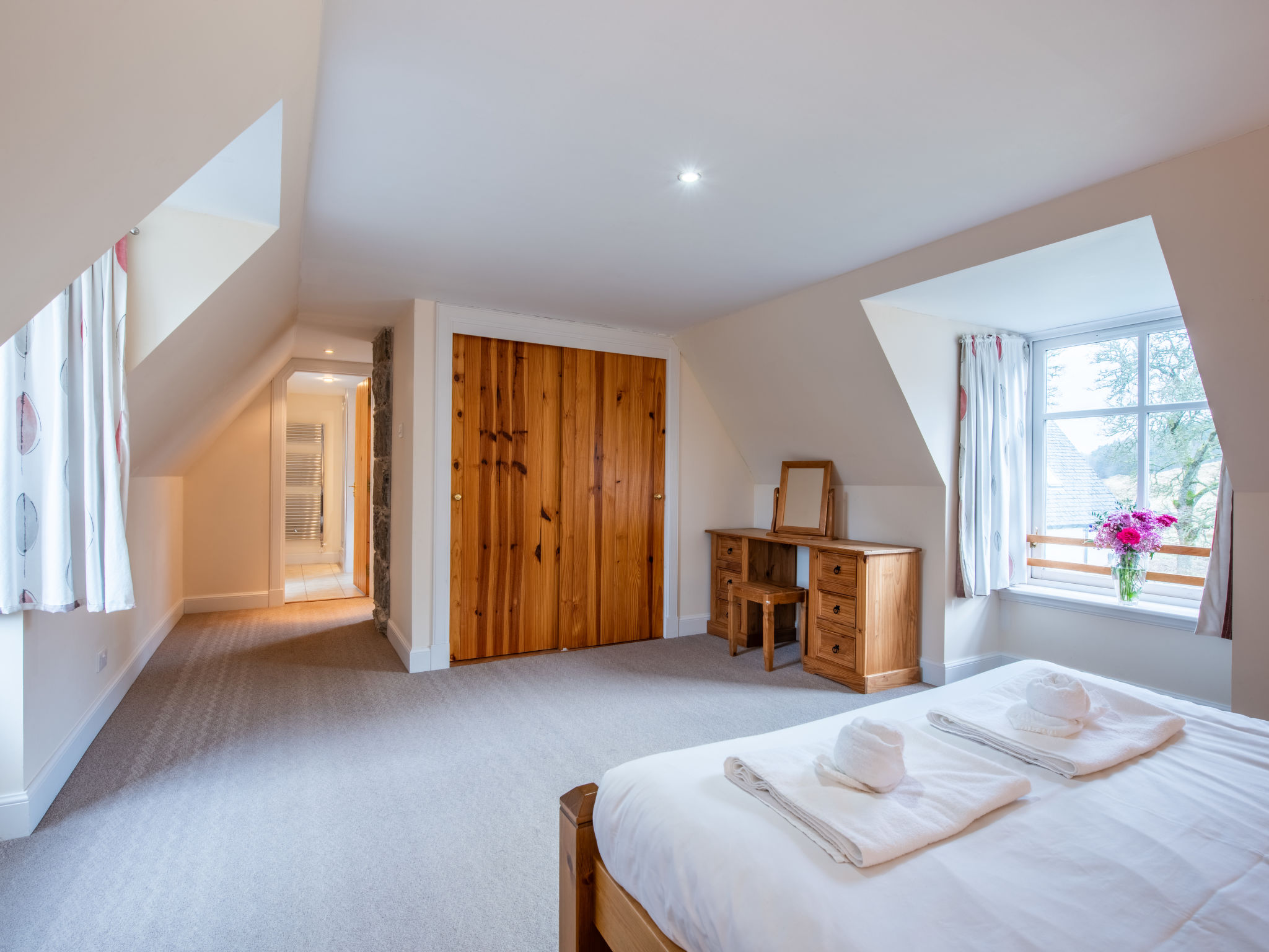 Corrimony View-Inside