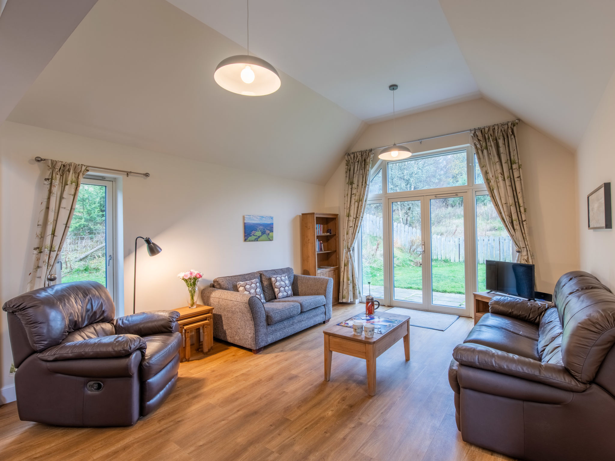 Corrimony View-Inside