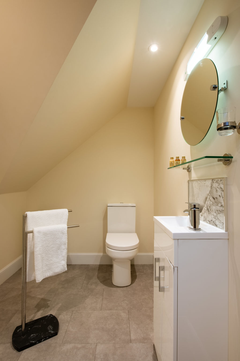 Corrimony View-Inside