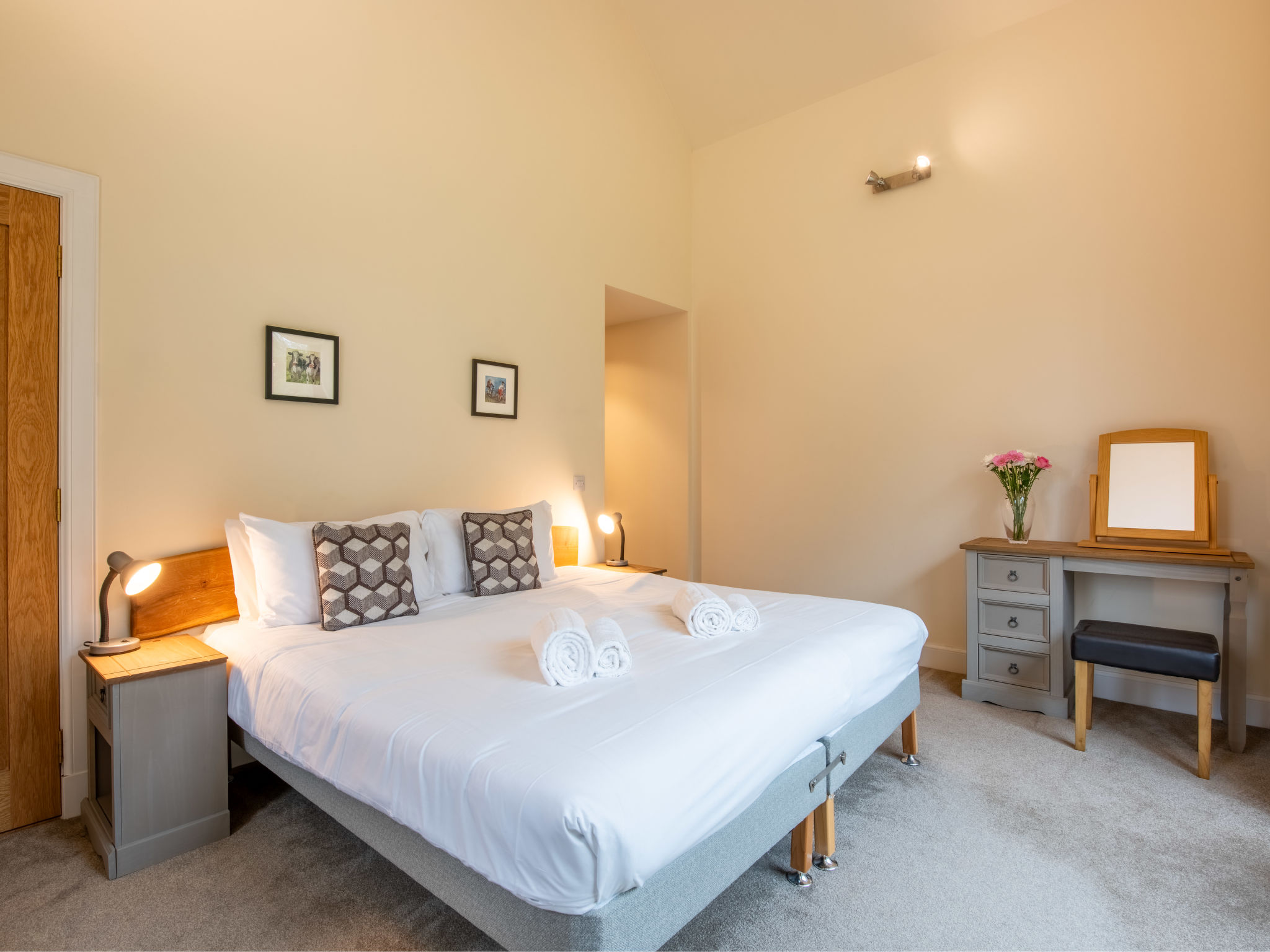 Corrimony View-Inside