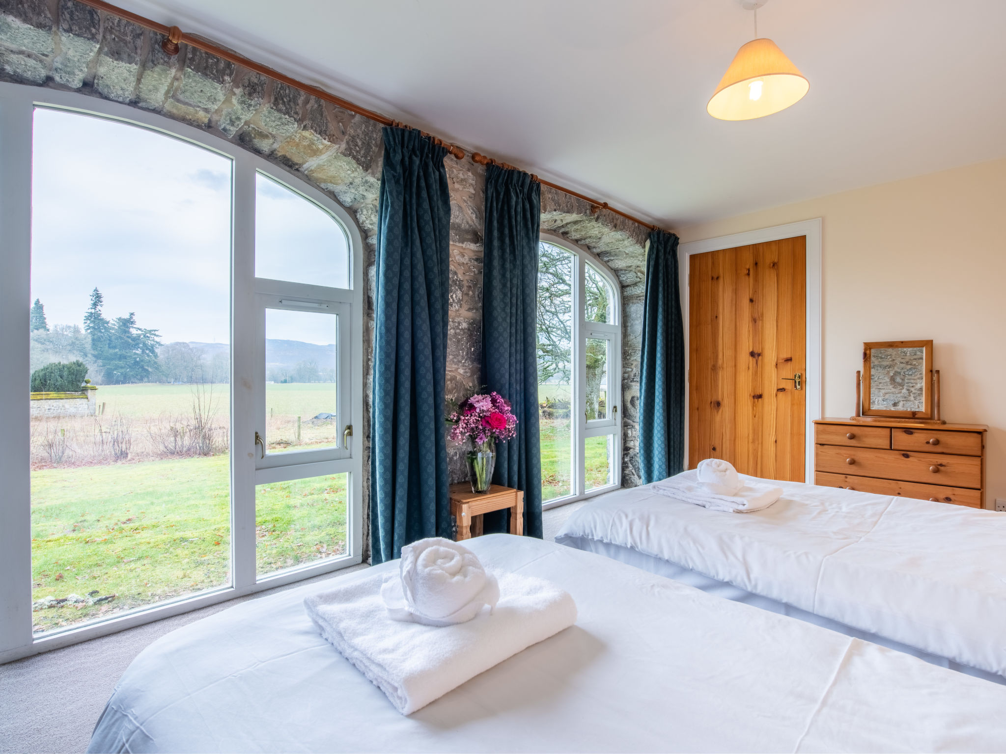 Corrimony View-Inside