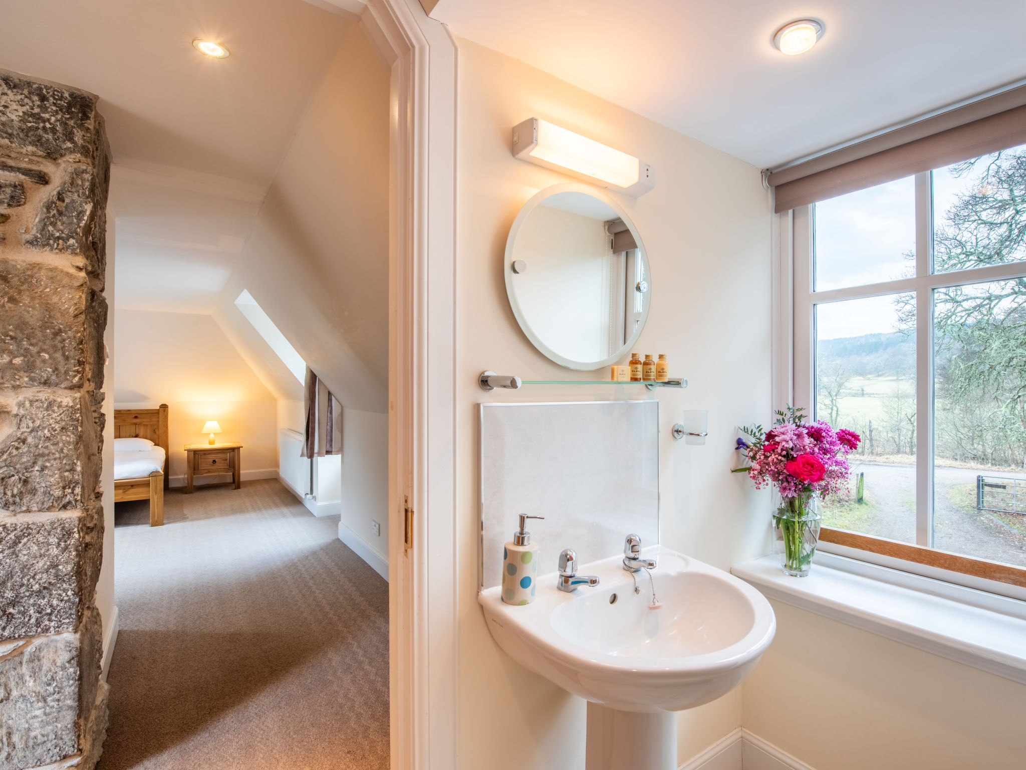 Corrimony View-Inside