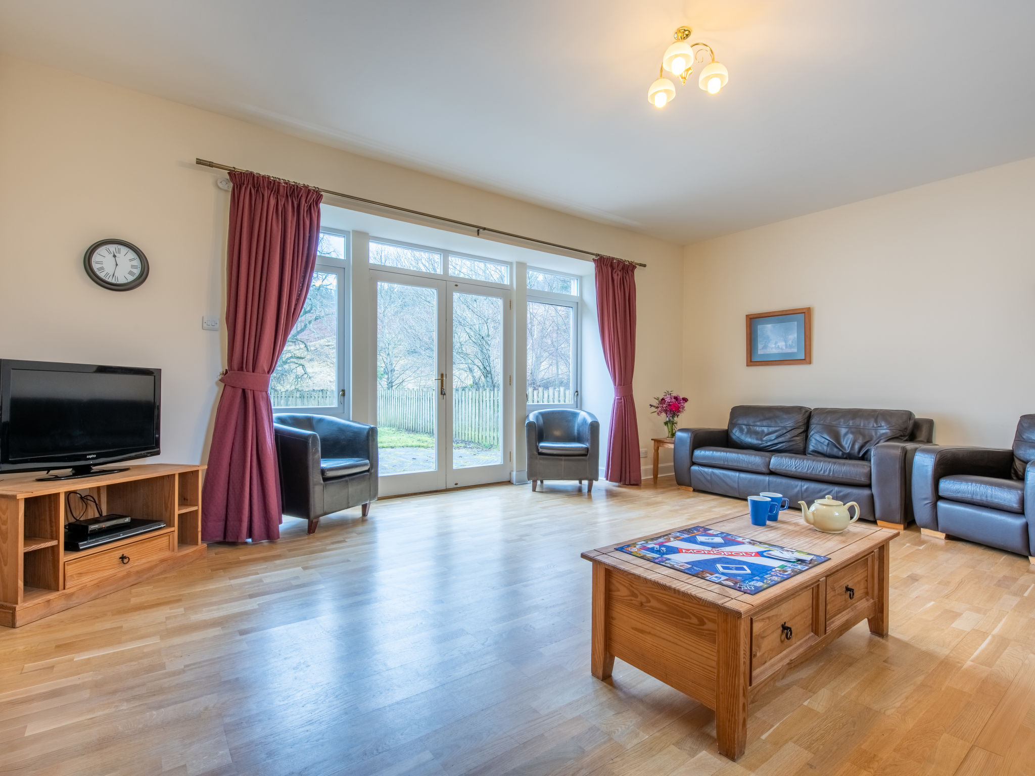 Corrimony View-Inside