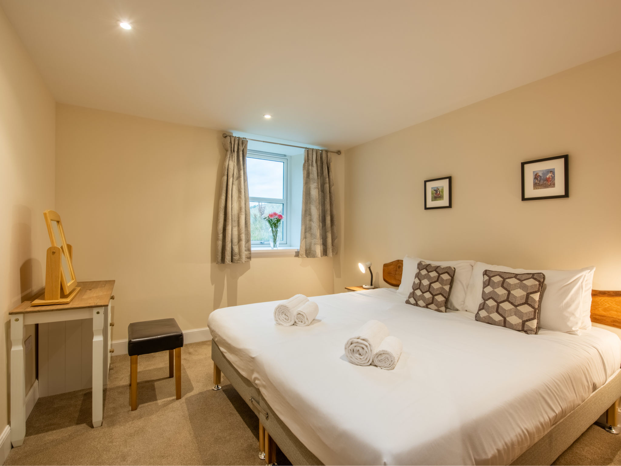 Corrimony View-Inside