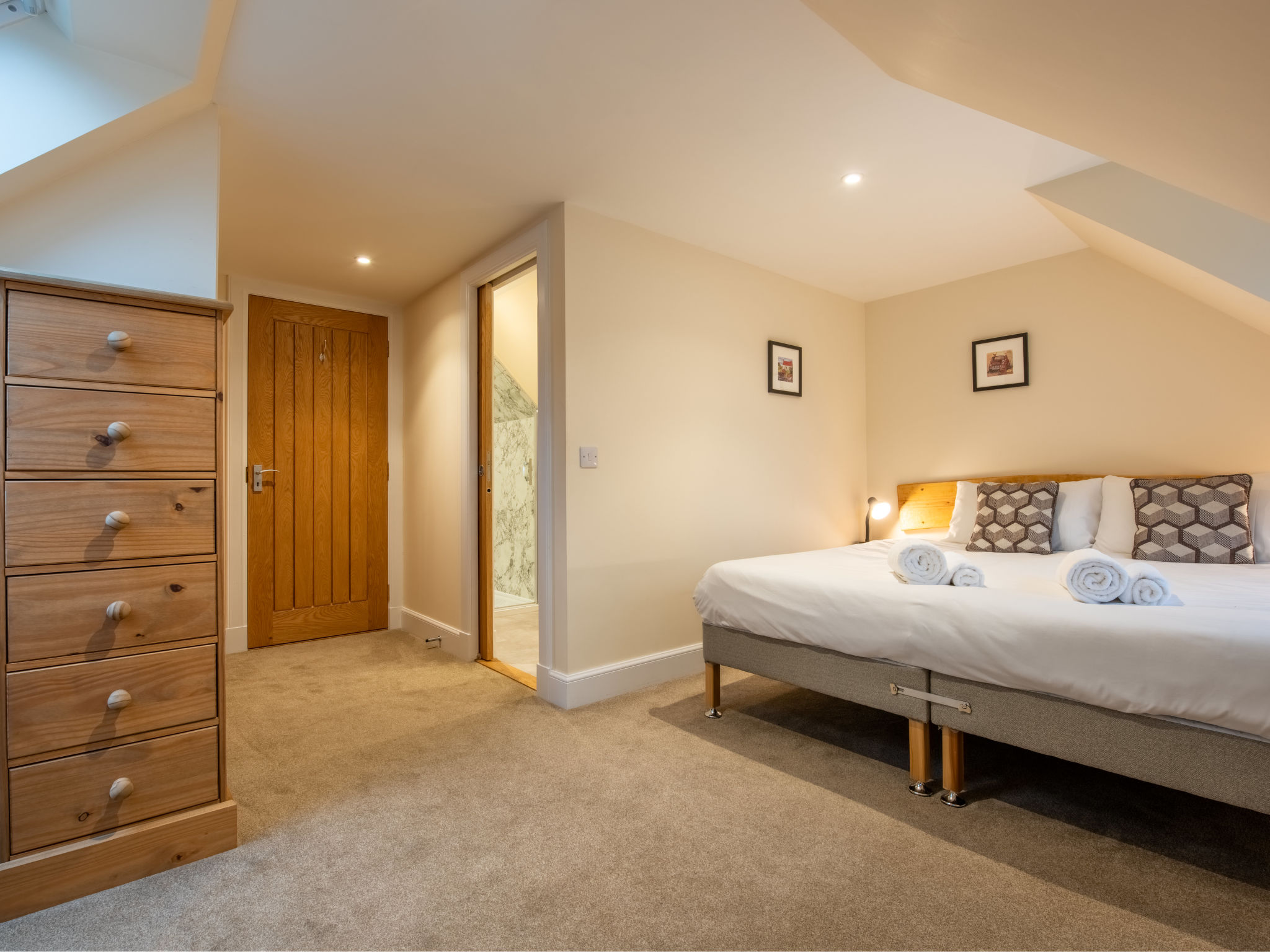 Corrimony View-Inside