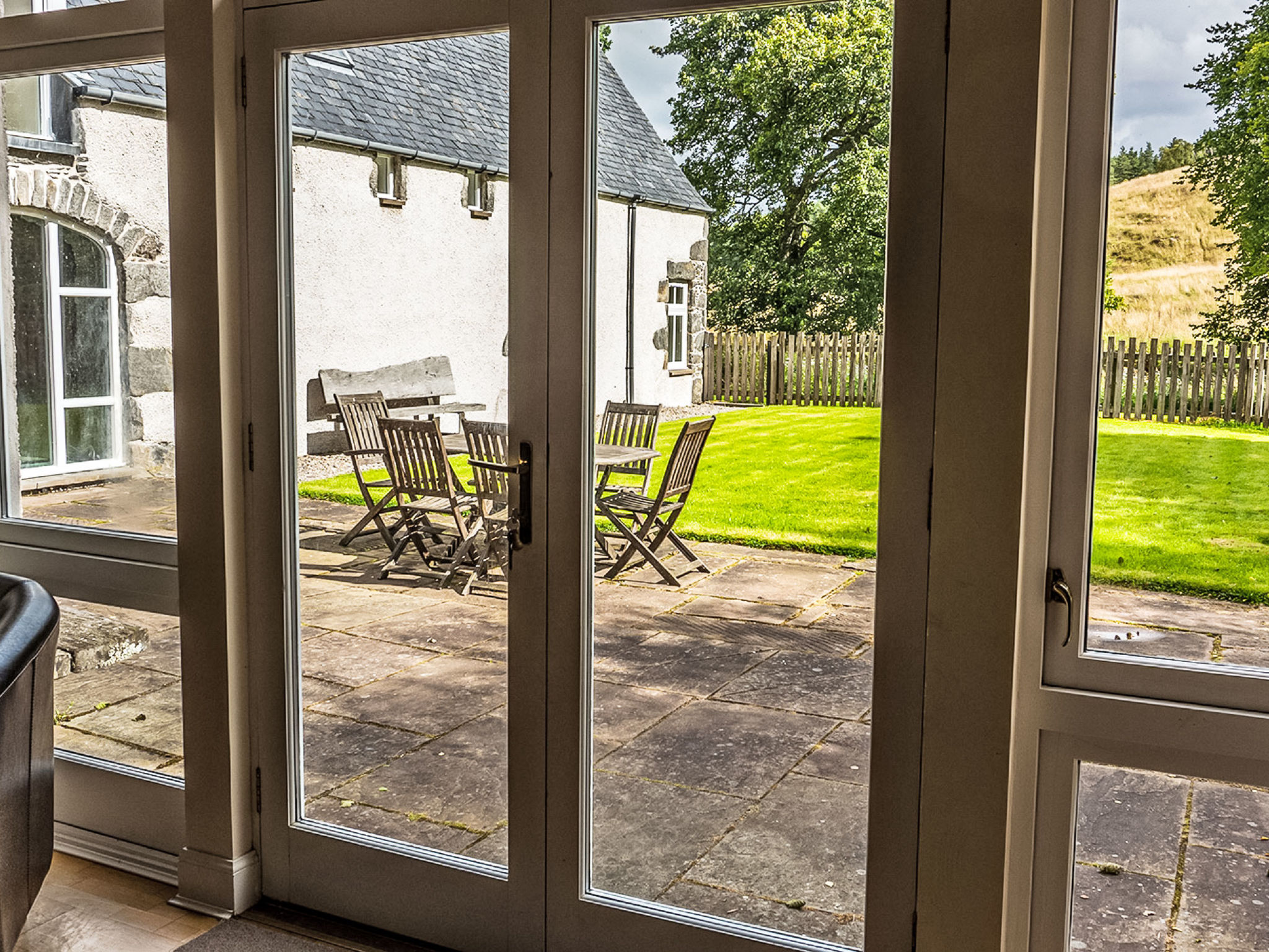 Corrimony View-Outside