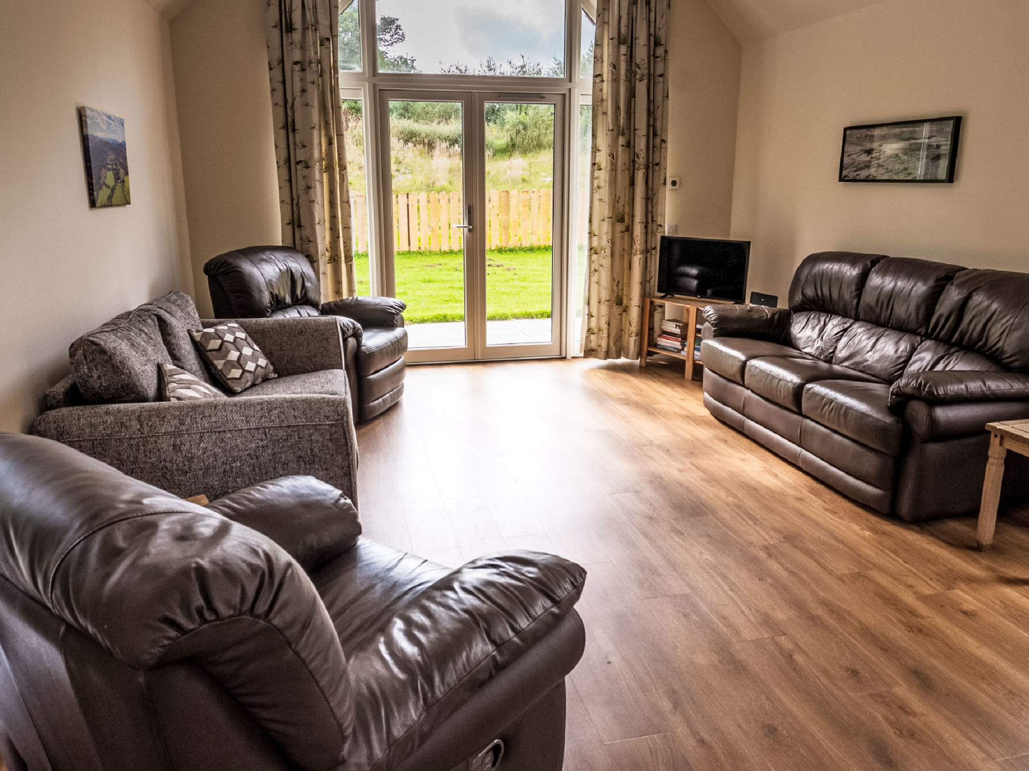 Corrimony View-Inside