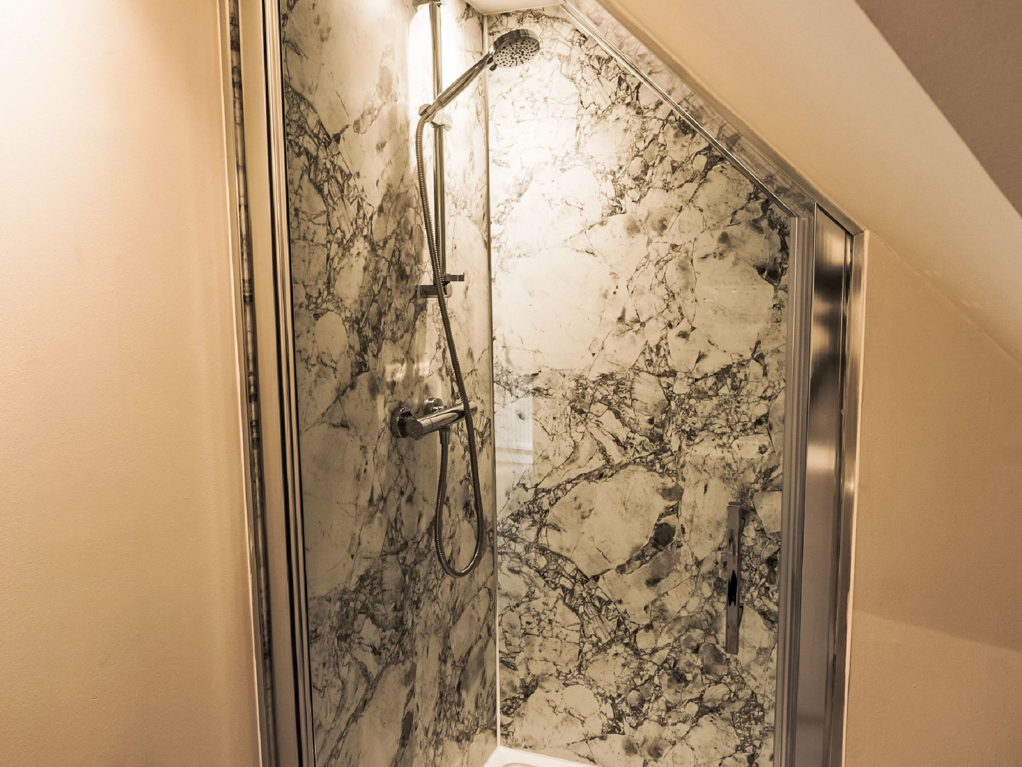 Corrimony View-Inside