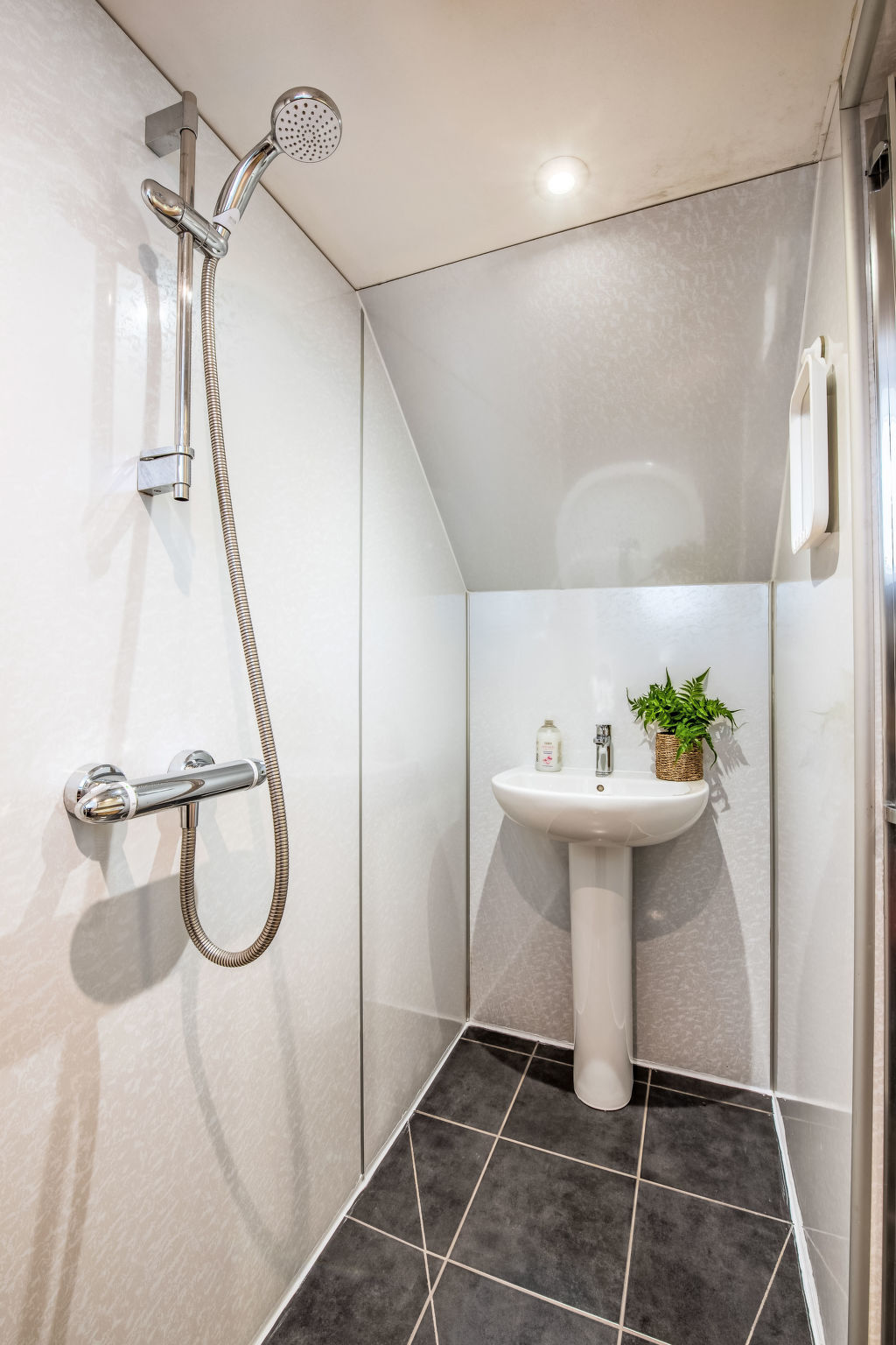 Wayside Bothy-Drinnen