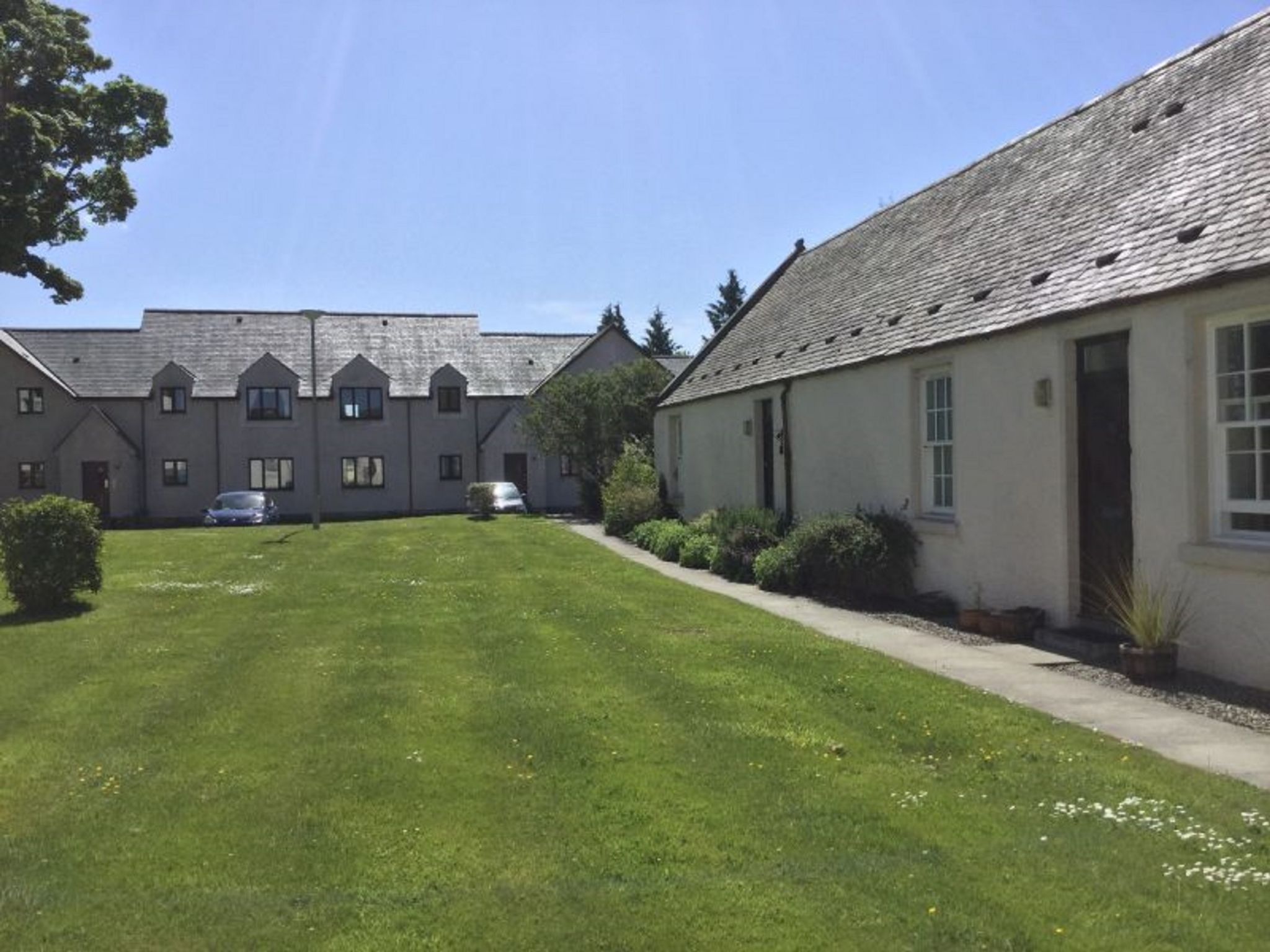 Old Edinburgh Cottage Accommodation in Inverness