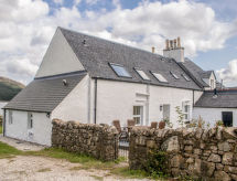 Old School: Vrijstaand vakantiehuis direct aan zee op Skye voor 6 personen - thumbnail 1