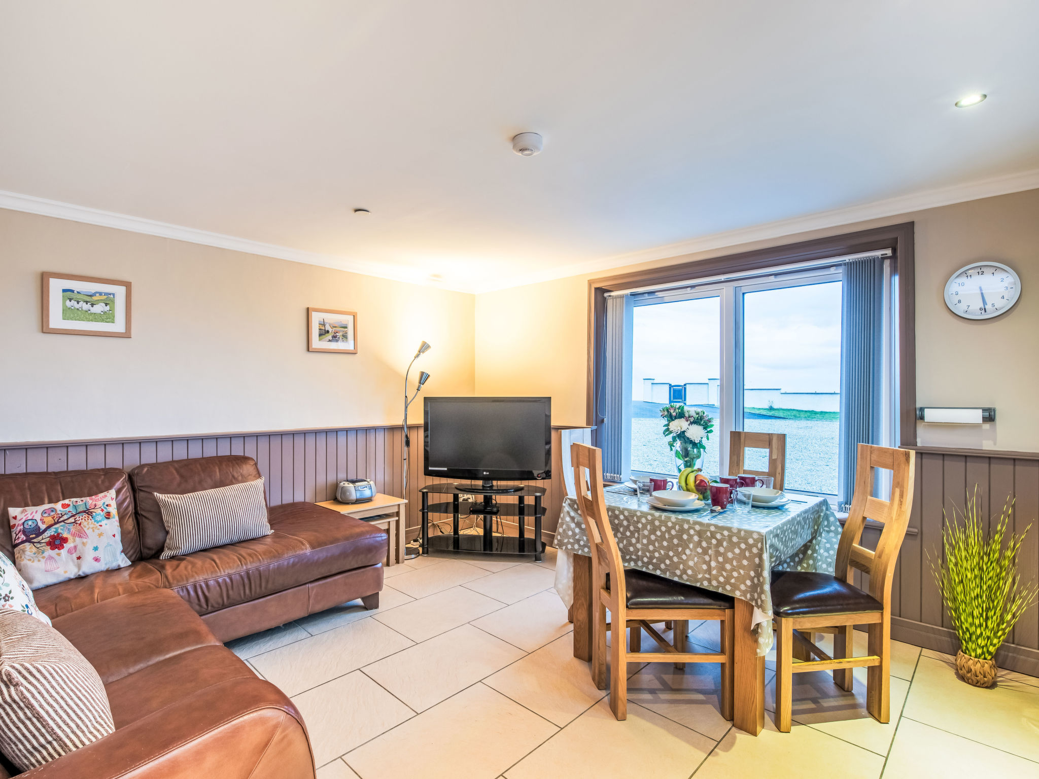 Frobost Lodge-Binnen