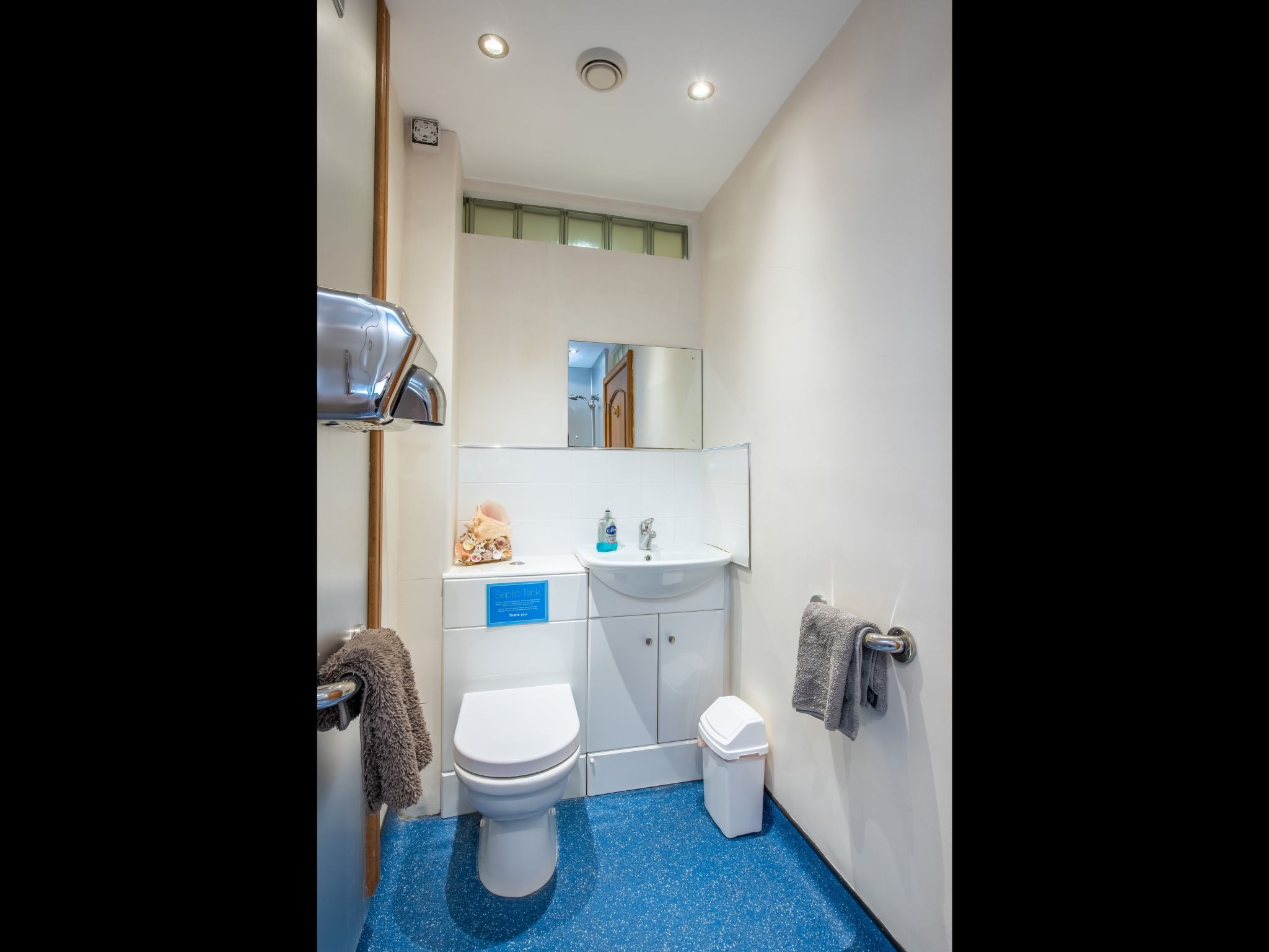 Frobost Lodge-Binnen