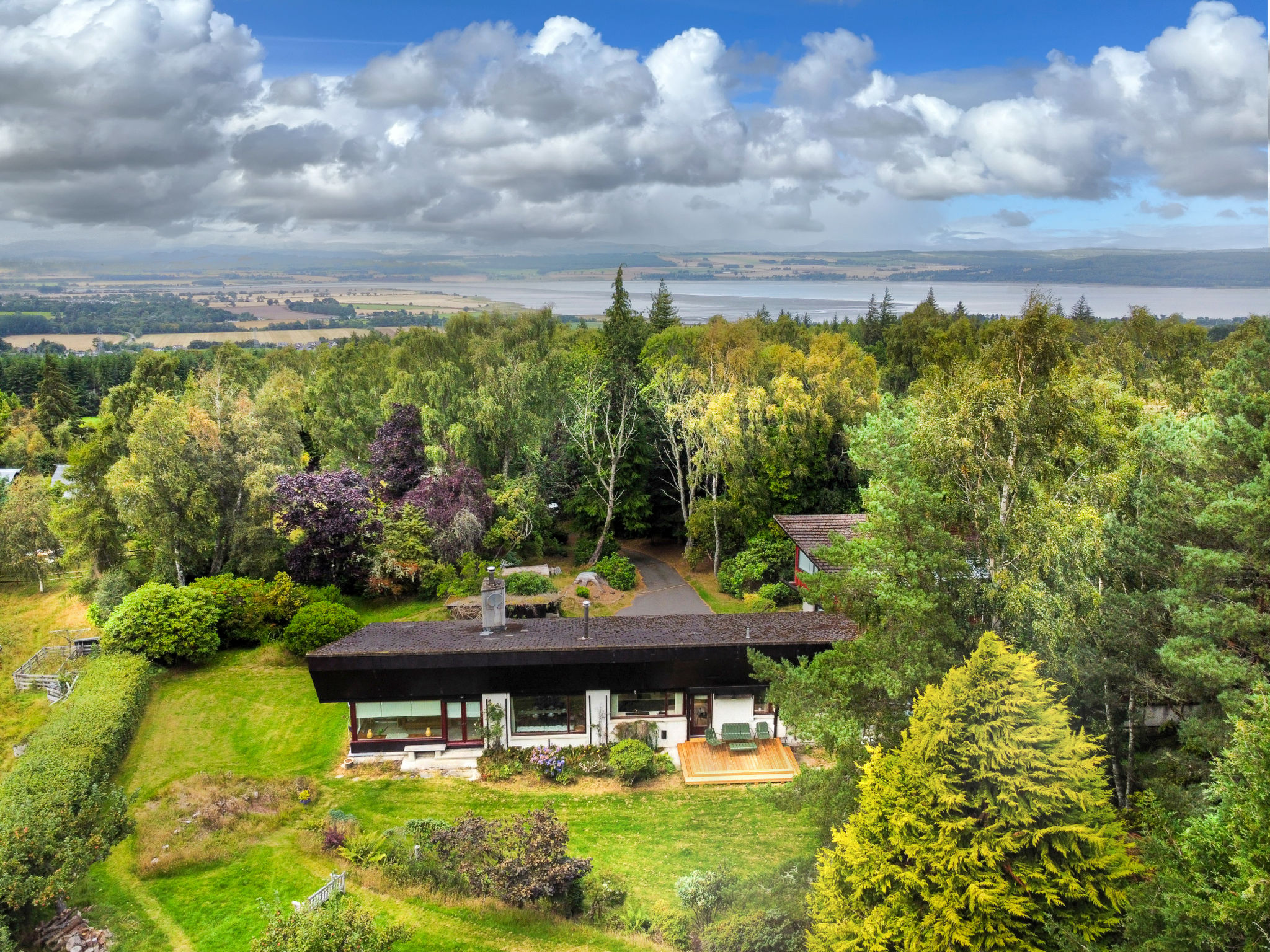 Mam Mor Lodge - Outside