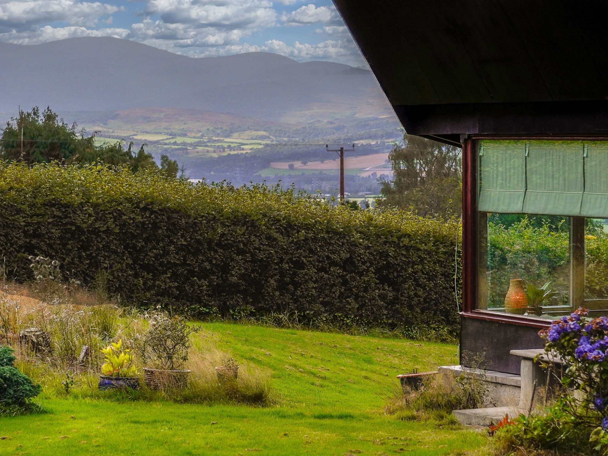 Mam Mor Lodge - Outside