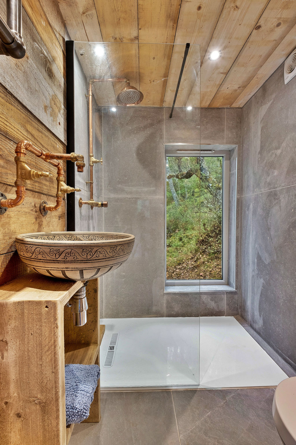 Cosagach Falls Cabin-Inside