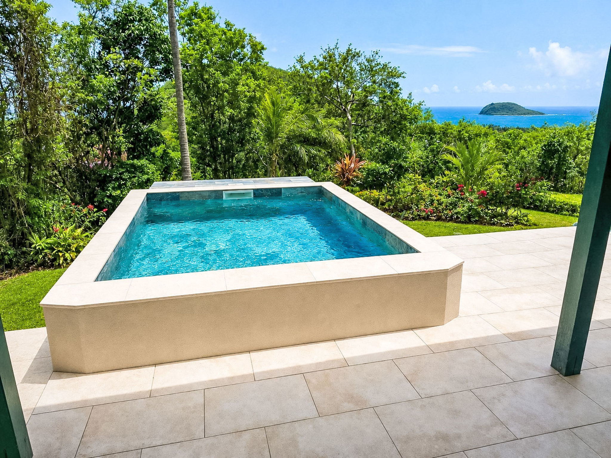Holzbungalow, 3 Schlafzimmer, Meerblick, privater Jacuzzi — view 1 of 32