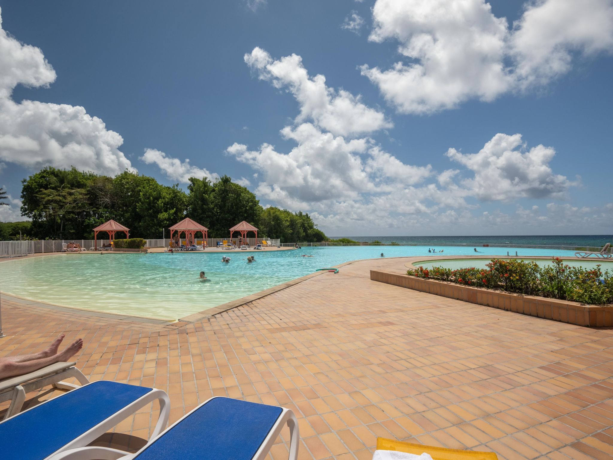 Der Tropische Flamboyant — Pool Outdoor (5 of 40)
