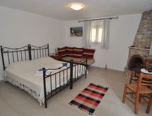 Vakantiehuis met open haard direct aan zee in Limenaria - thumbnail 2