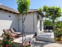 Strandnahes Ferienhaus mit privatem Garten