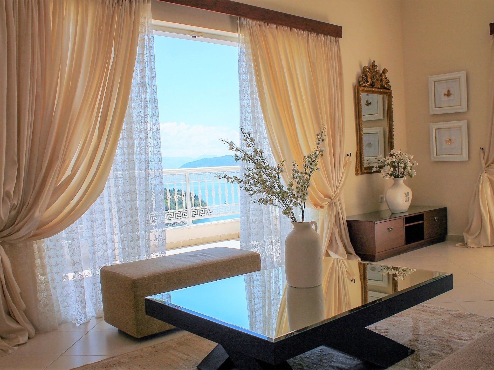 Wunderschöne Villa mit Panoramablick auf das Meer-Binnen