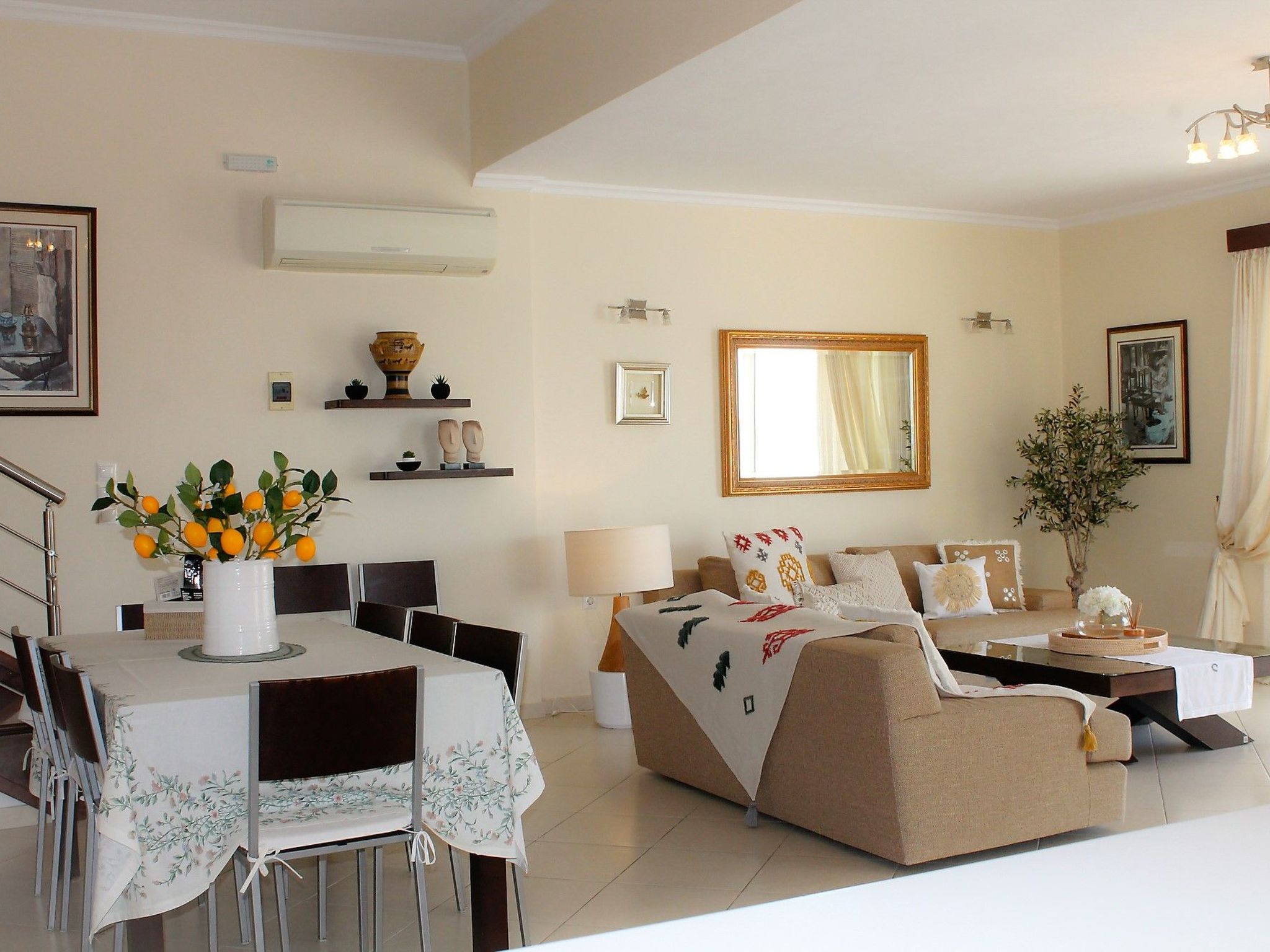 Wunderschöne Villa mit Panoramablick auf das Meer-Binnen