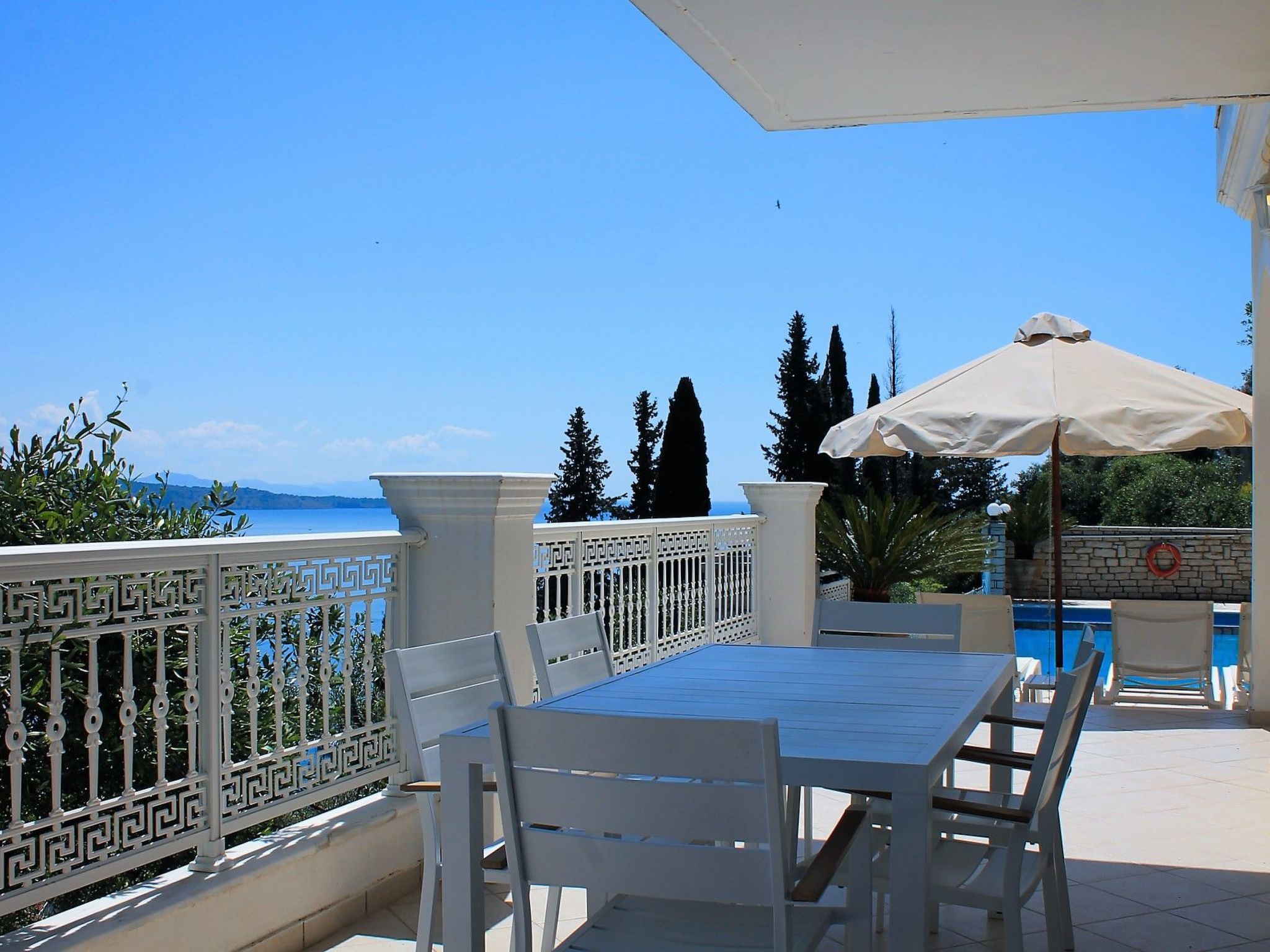 Wunderschöne Villa mit Panoramablick auf das Meer-Binnen