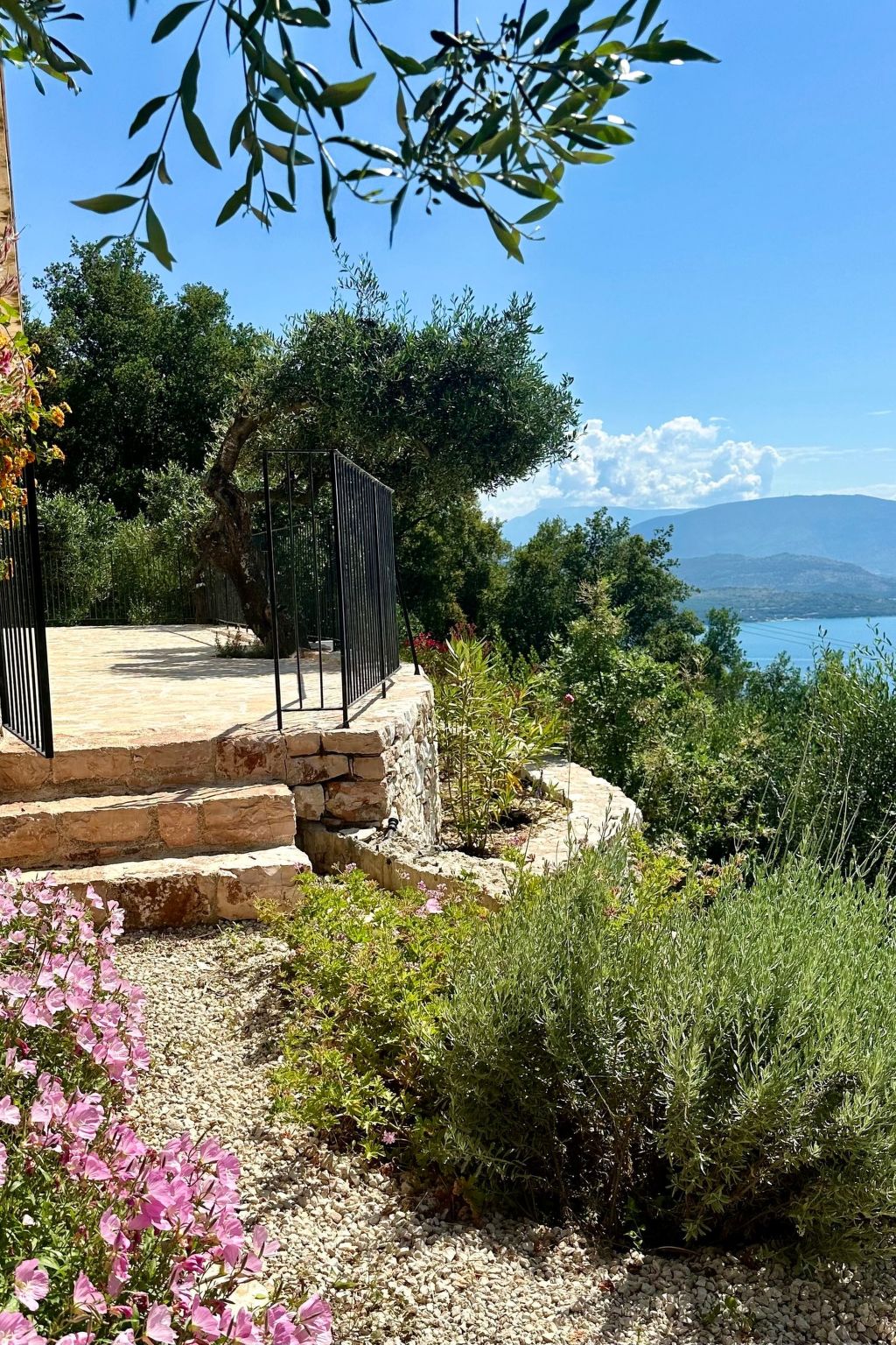 Prächtige Villa in spektakulärer Lage-Binnen