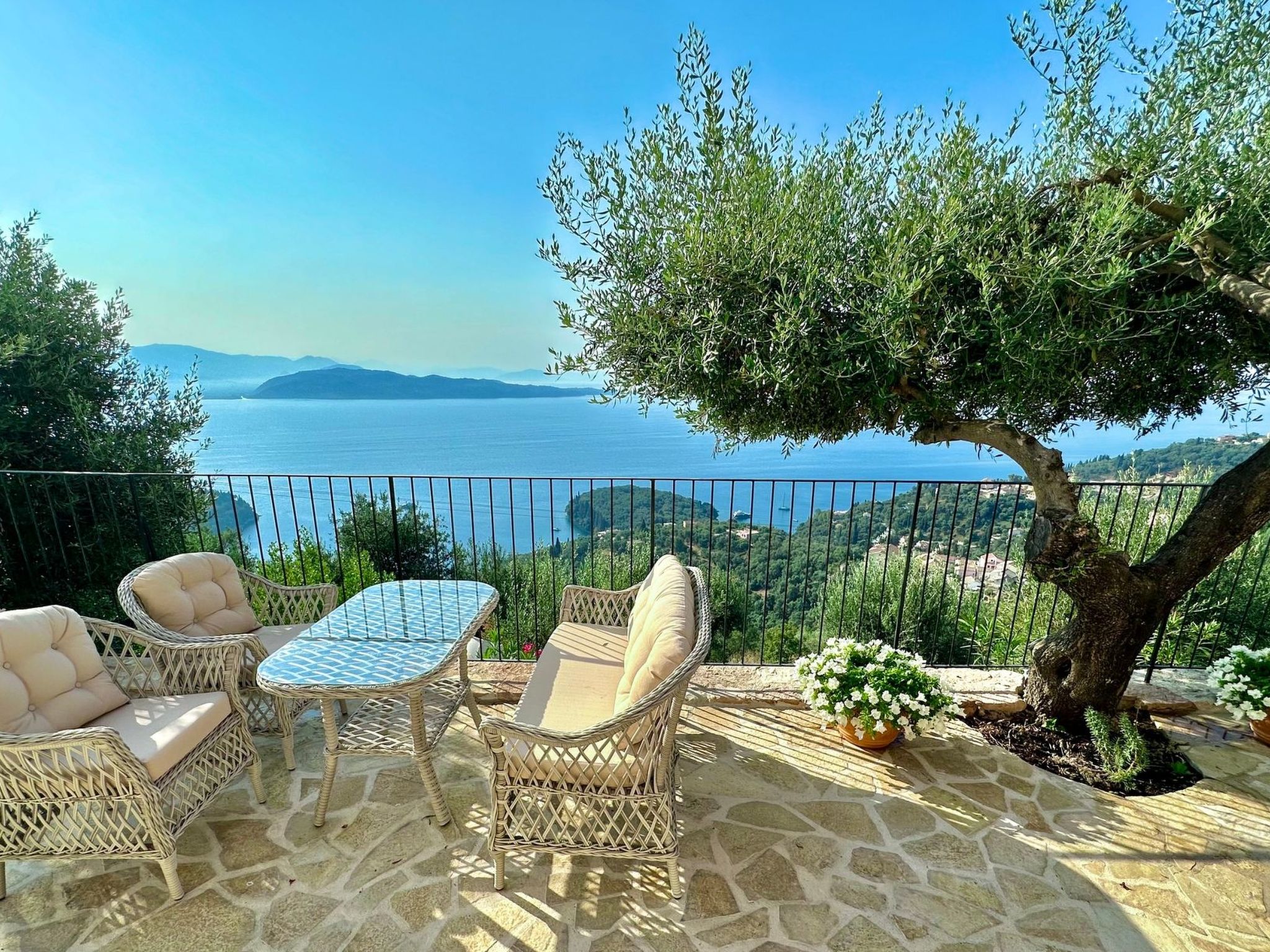 Prächtige Villa in spektakulärer Lage-Binnen