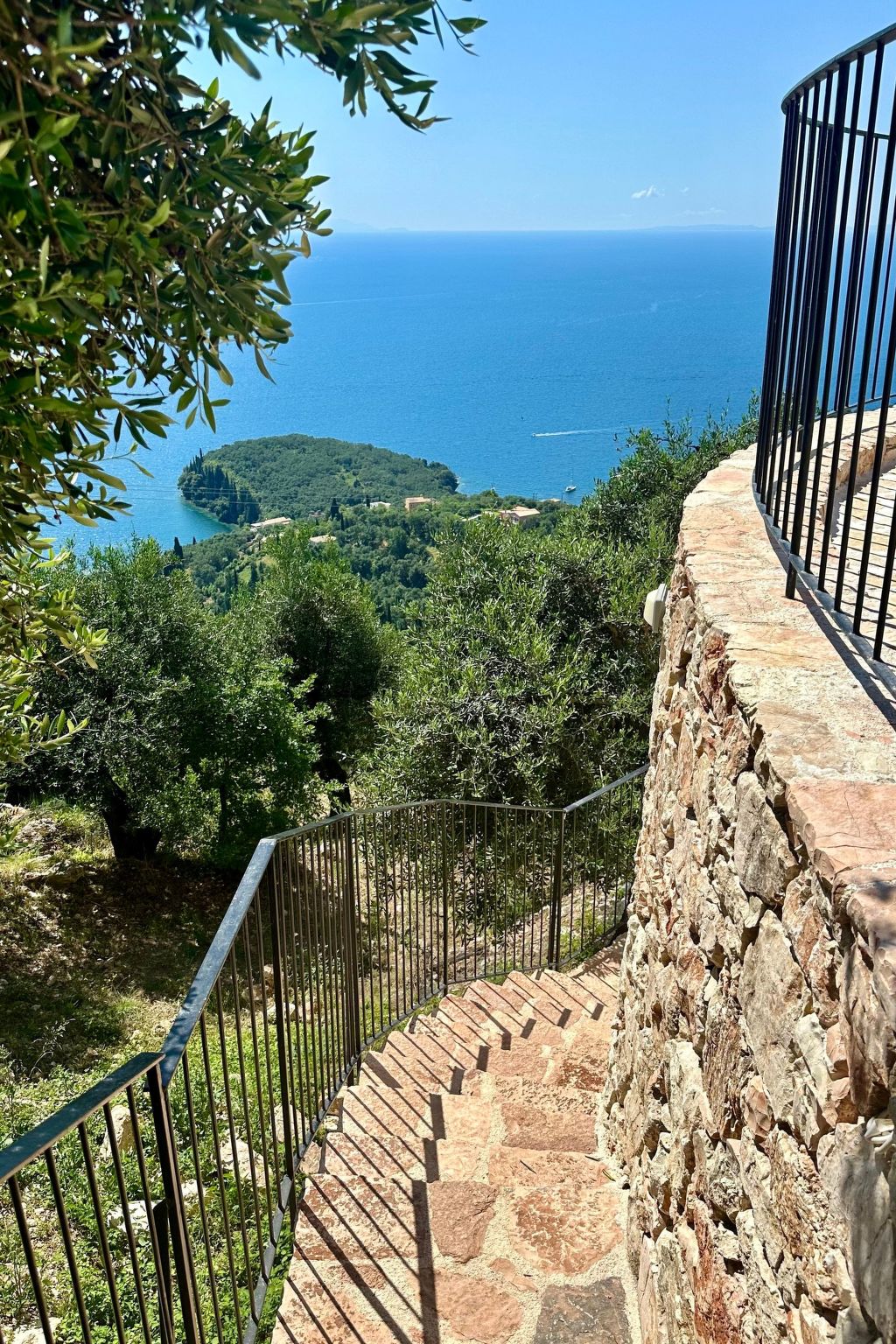 Prächtige Villa in spektakulärer Lage-Binnen