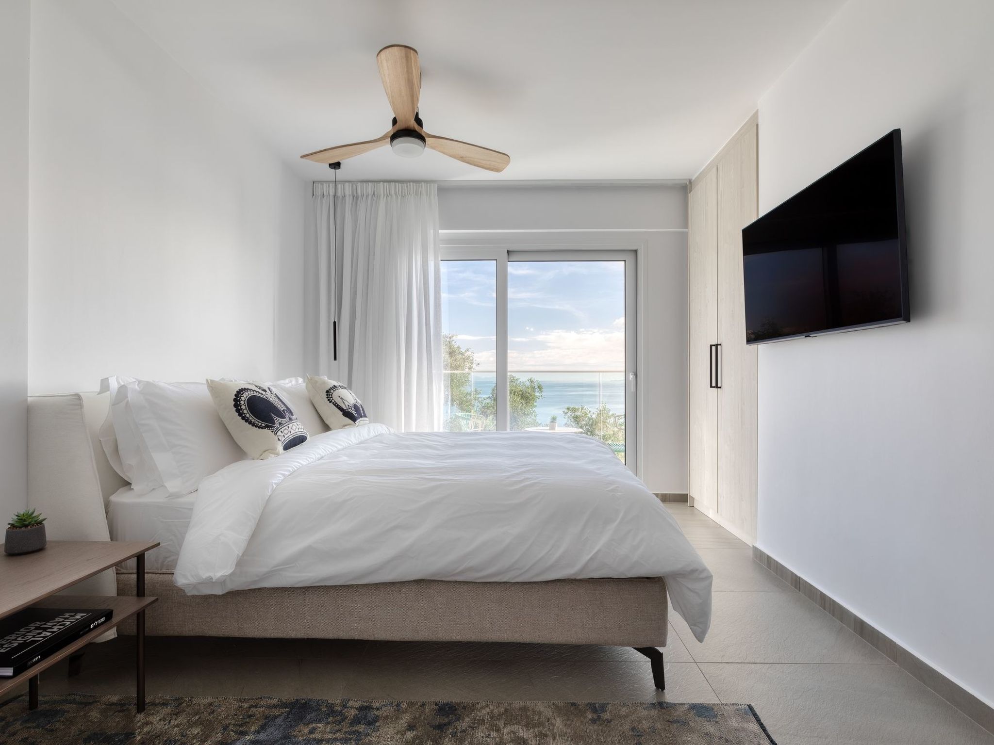 Luxuriöses Apartment mit zwei Schlafzimmern und Meerblick-Binnen