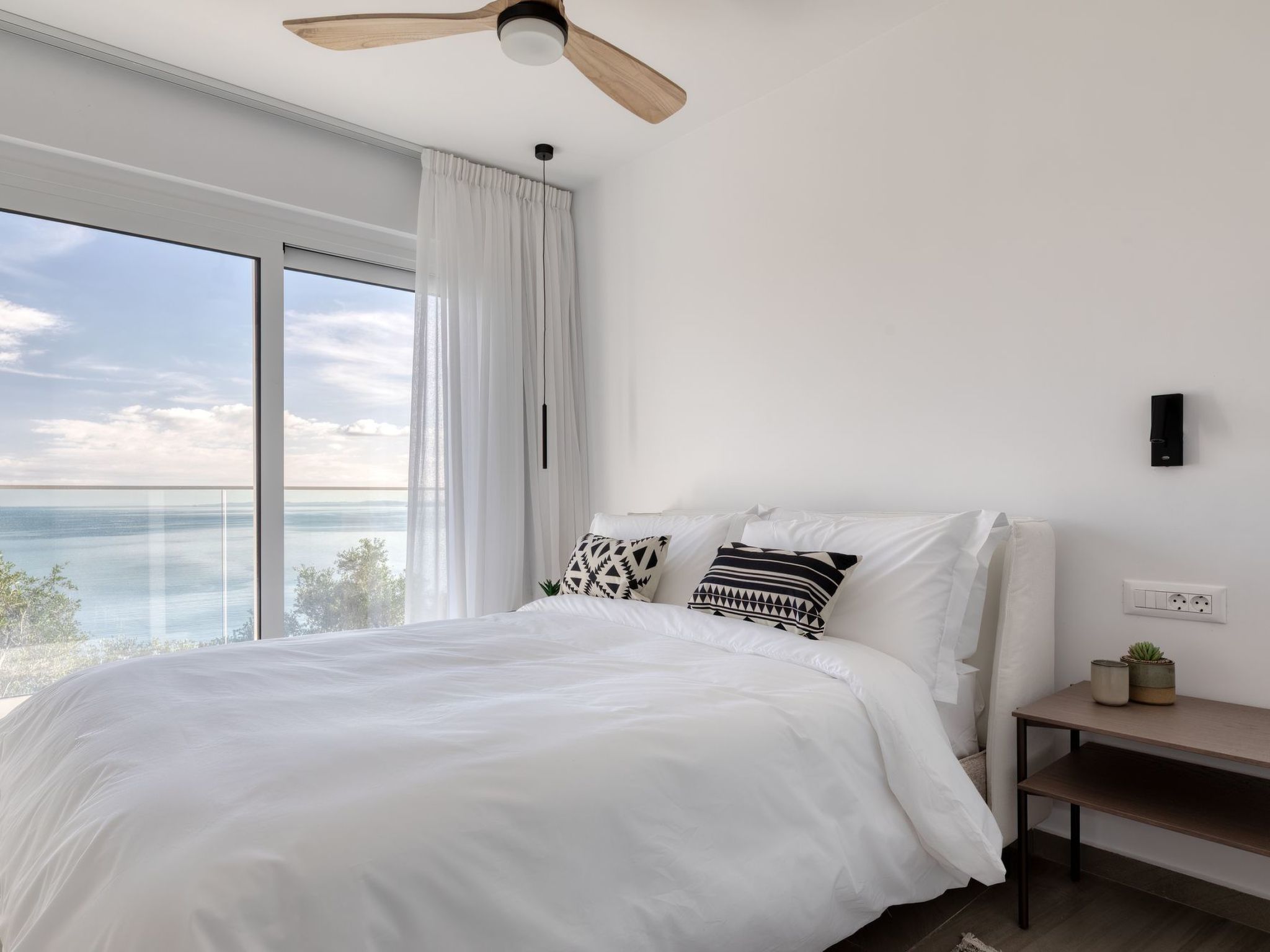 Luxuriöses Apartment mit zwei Schlafzimmern und Meerblick-Binnen