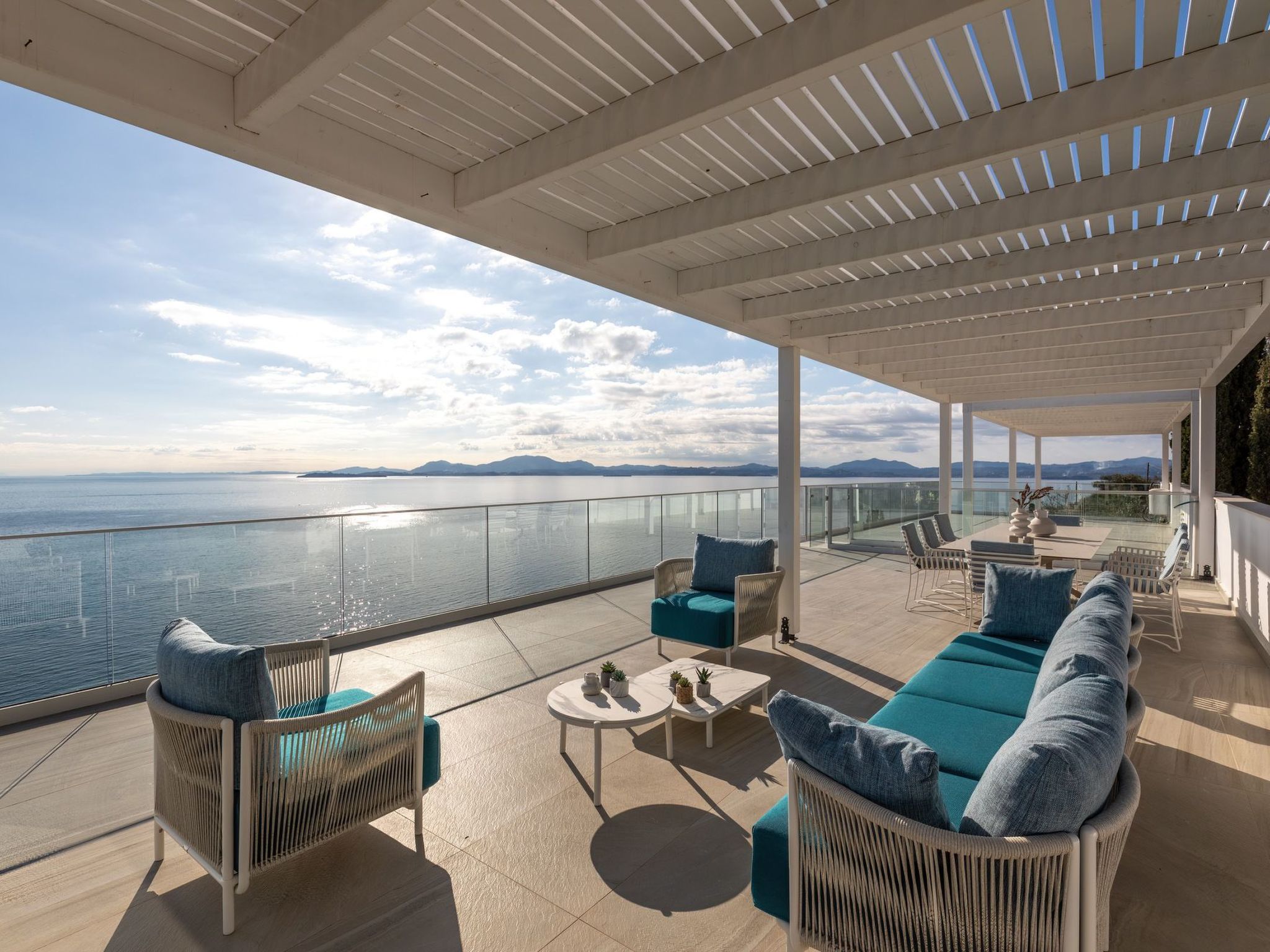 Luxuriöses Apartment mit zwei Schlafzimmern und Meerblick-Binnen