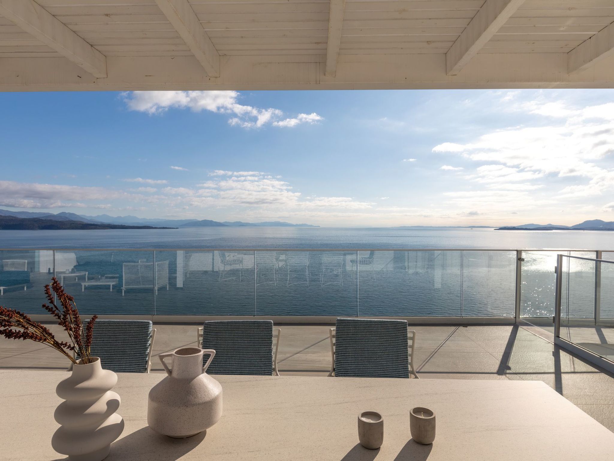 Luxuriöses Apartment mit zwei Schlafzimmern und Meerblick-Binnen
