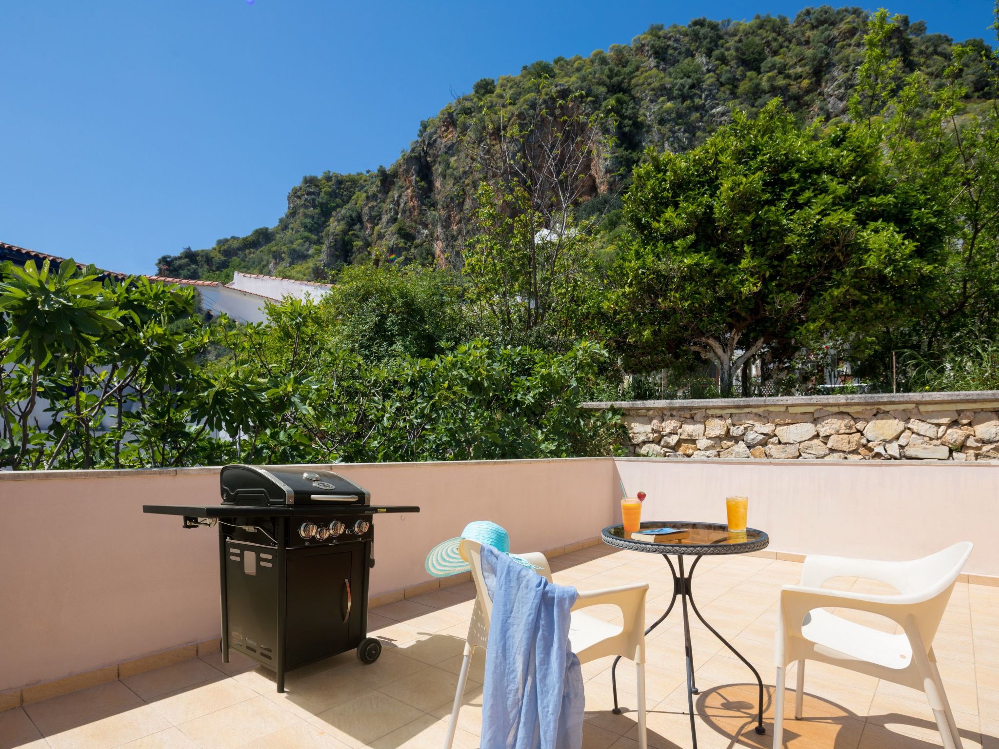 "Villa Aladanos" mit privatem Pool-Outside