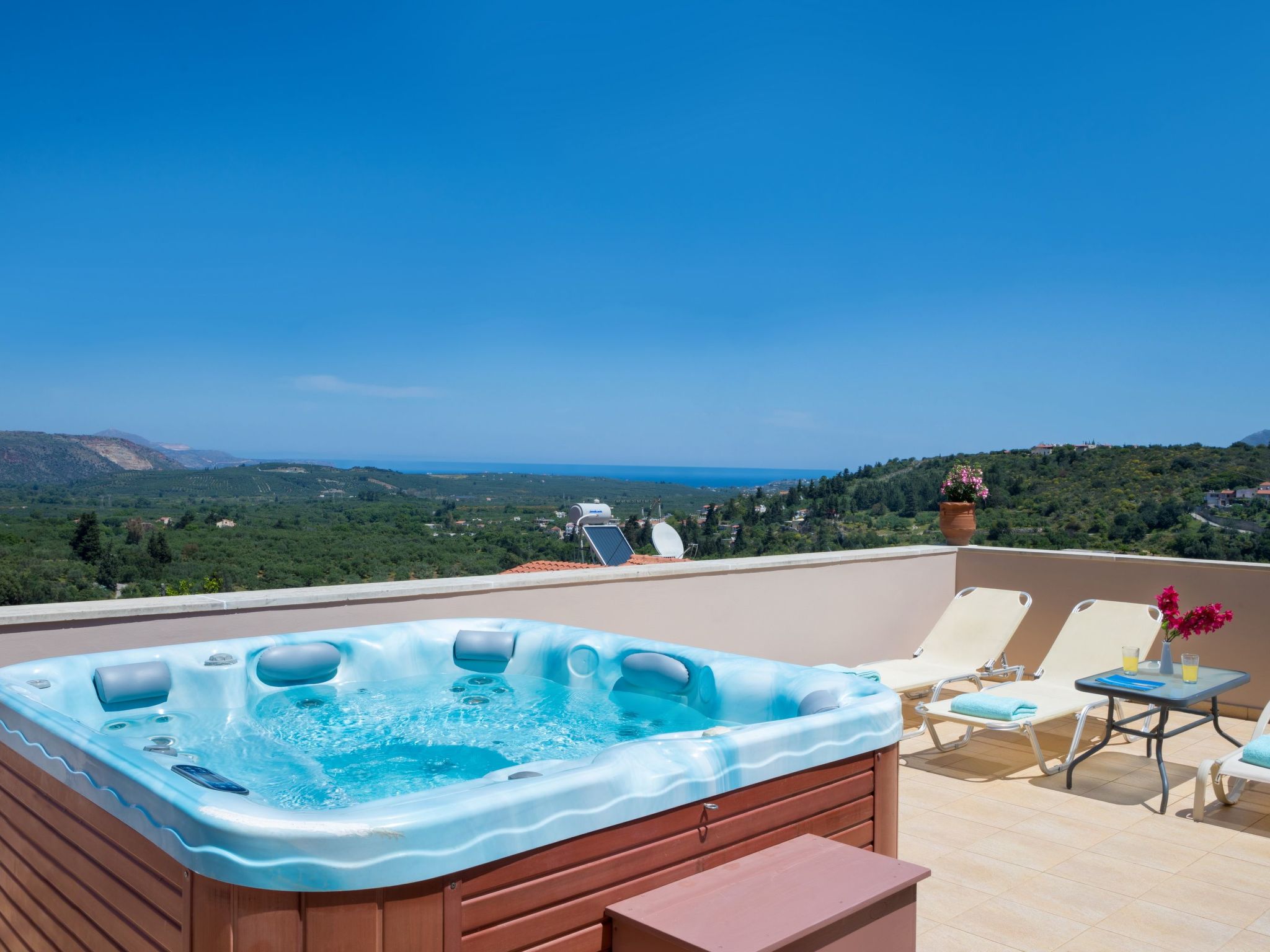 "Villa Aladanos" mit privatem Pool-Outside