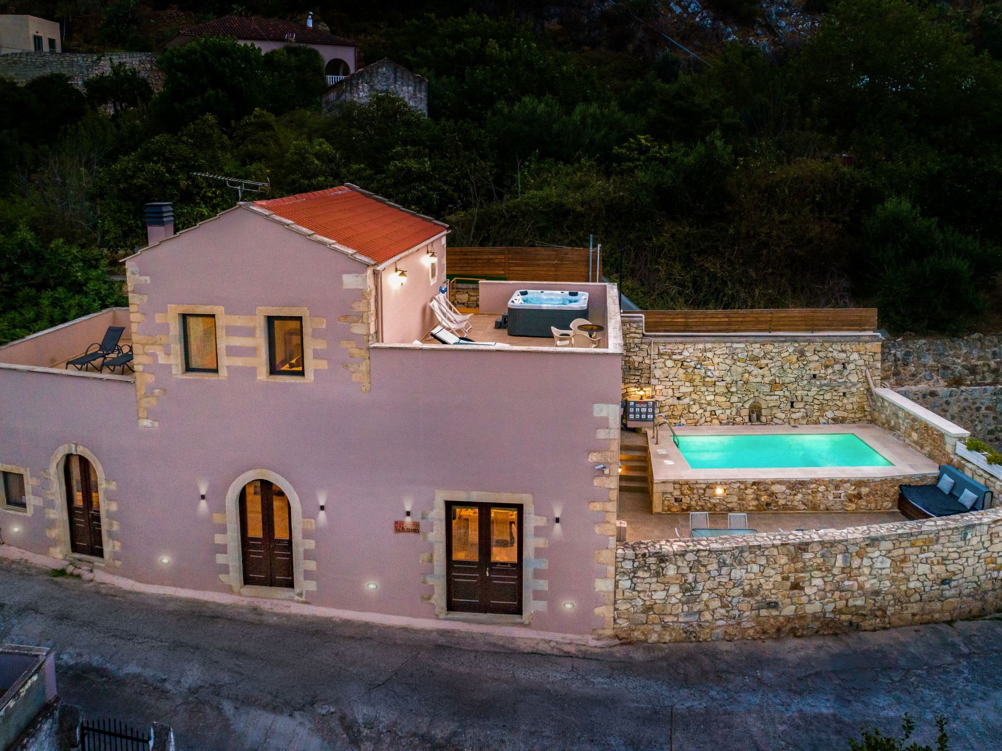 "Villa Aladanos" mit privatem Pool-Inside